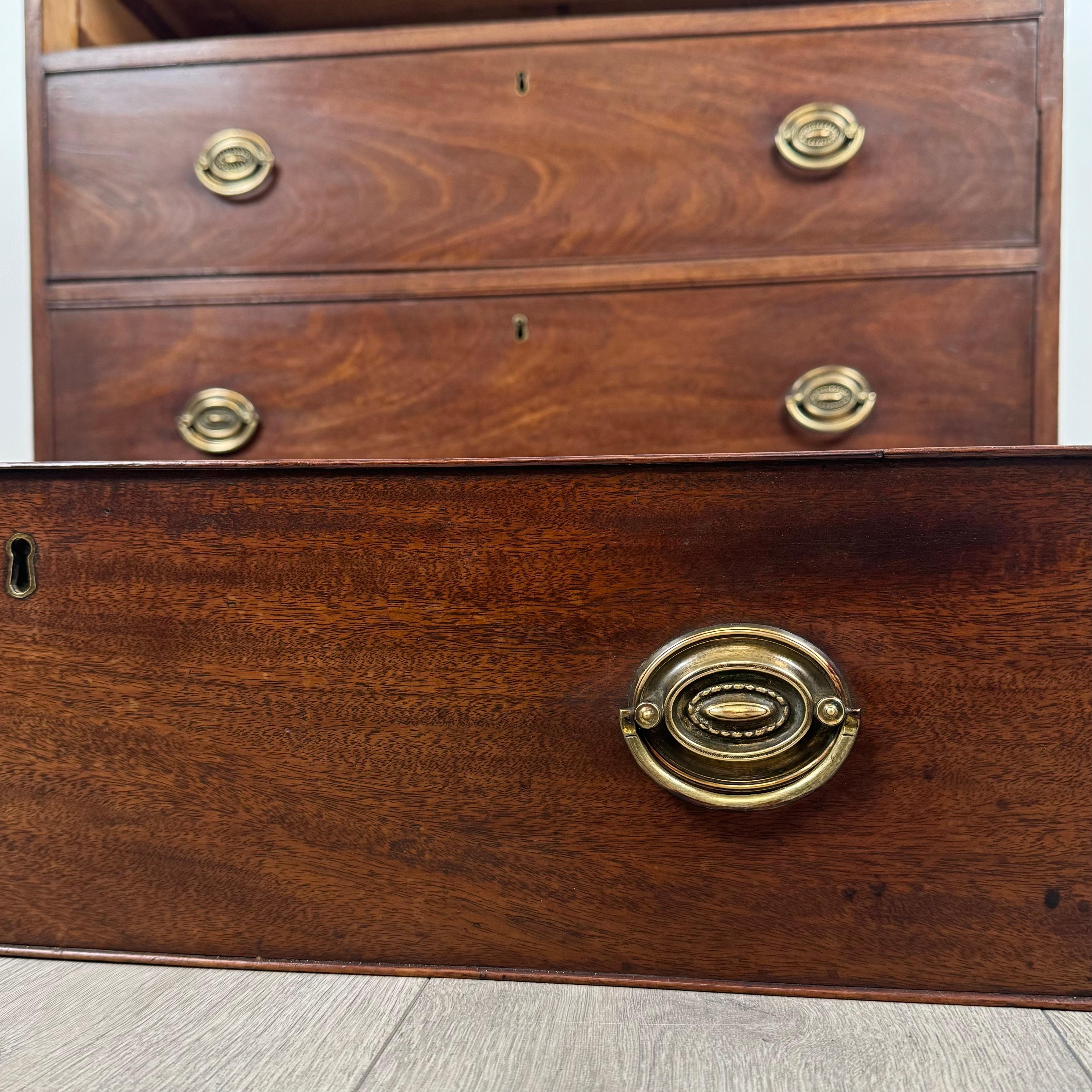 Commode ancienne du 18ème siècle en acajou ( REF AF-3657 ) en vente 6
