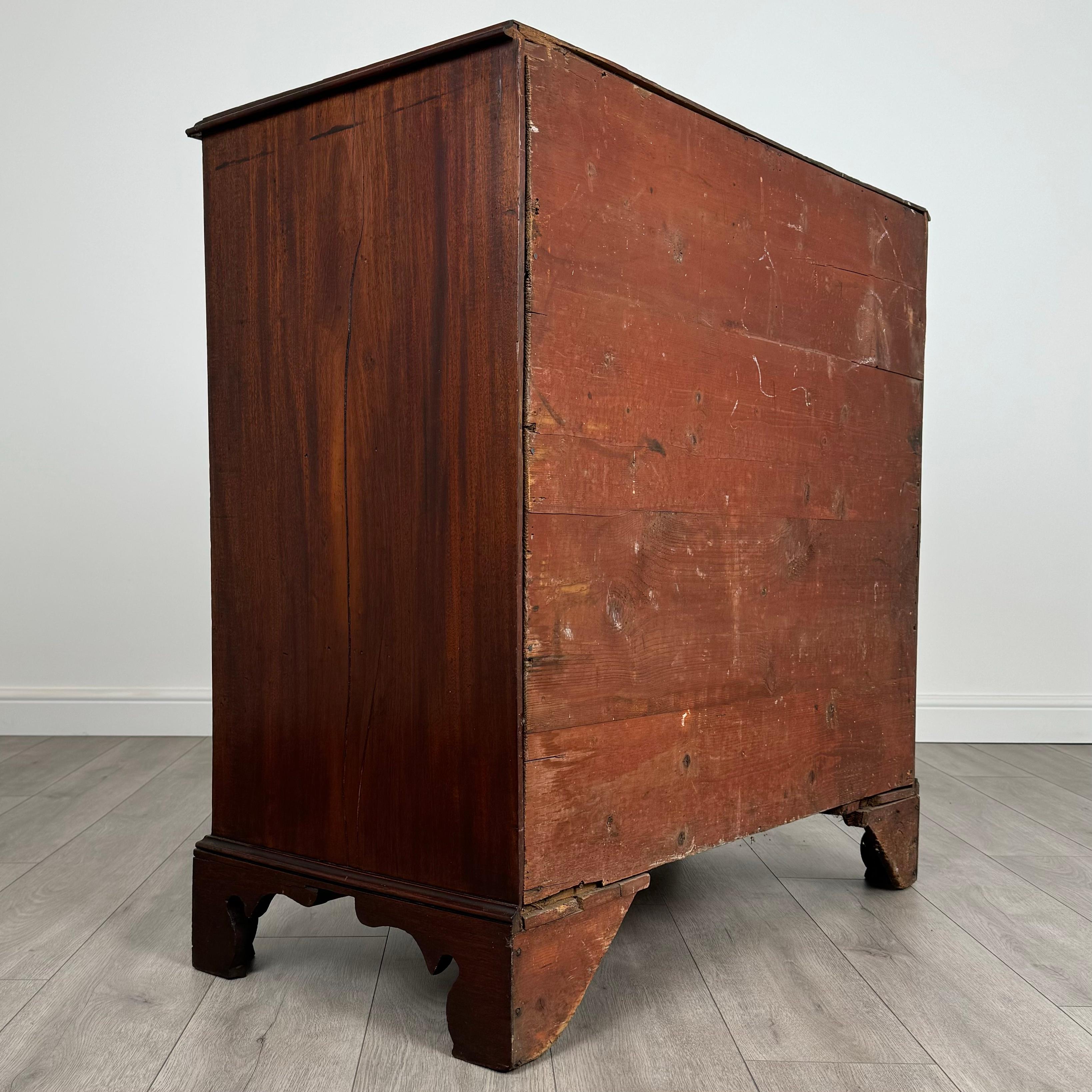XVIIIe siècle et antérieur Commode ancienne du 18ème siècle en acajou ( REF AF-3657 ) en vente