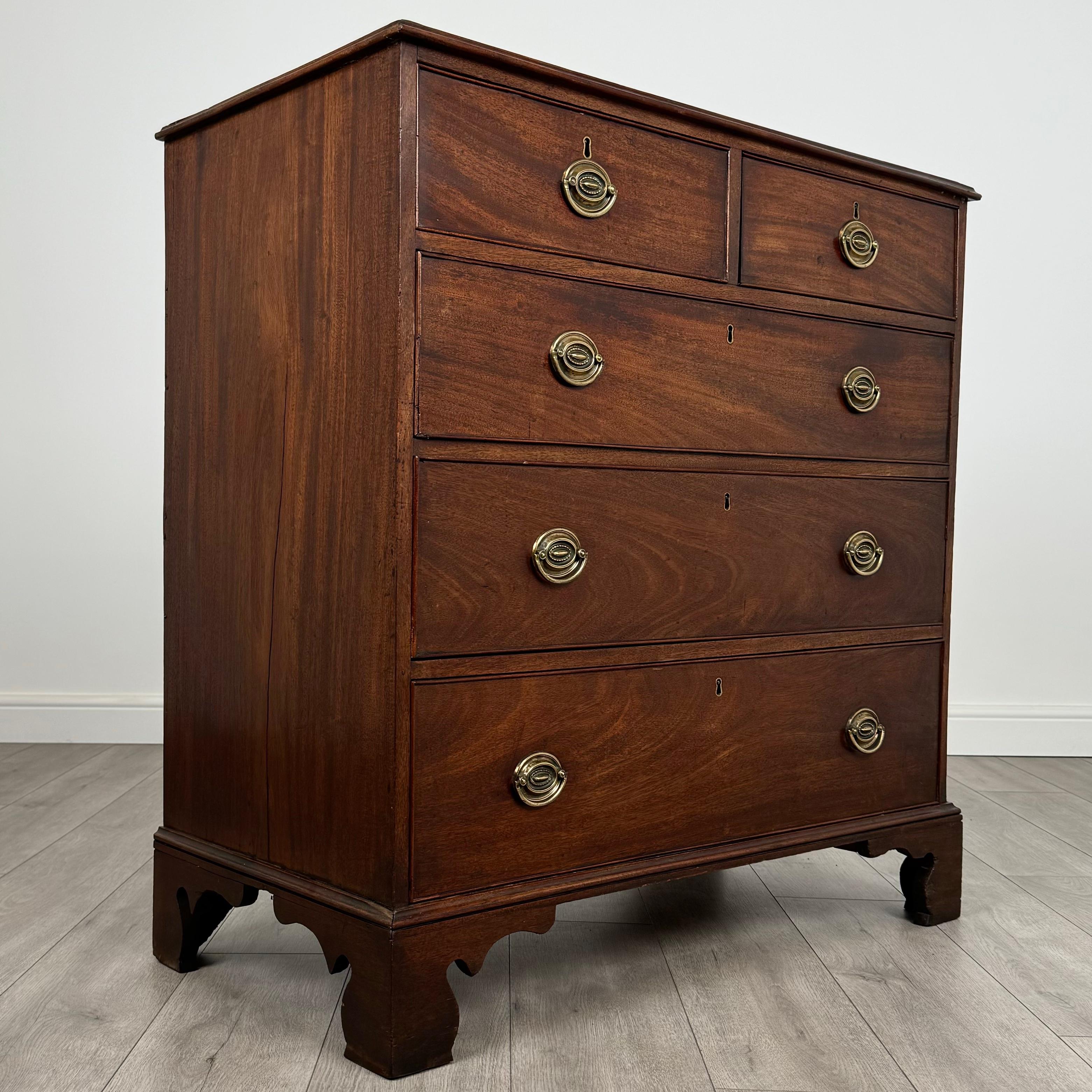 Commode ancienne du 18ème siècle en acajou ( REF AF-3657 ) en vente 3