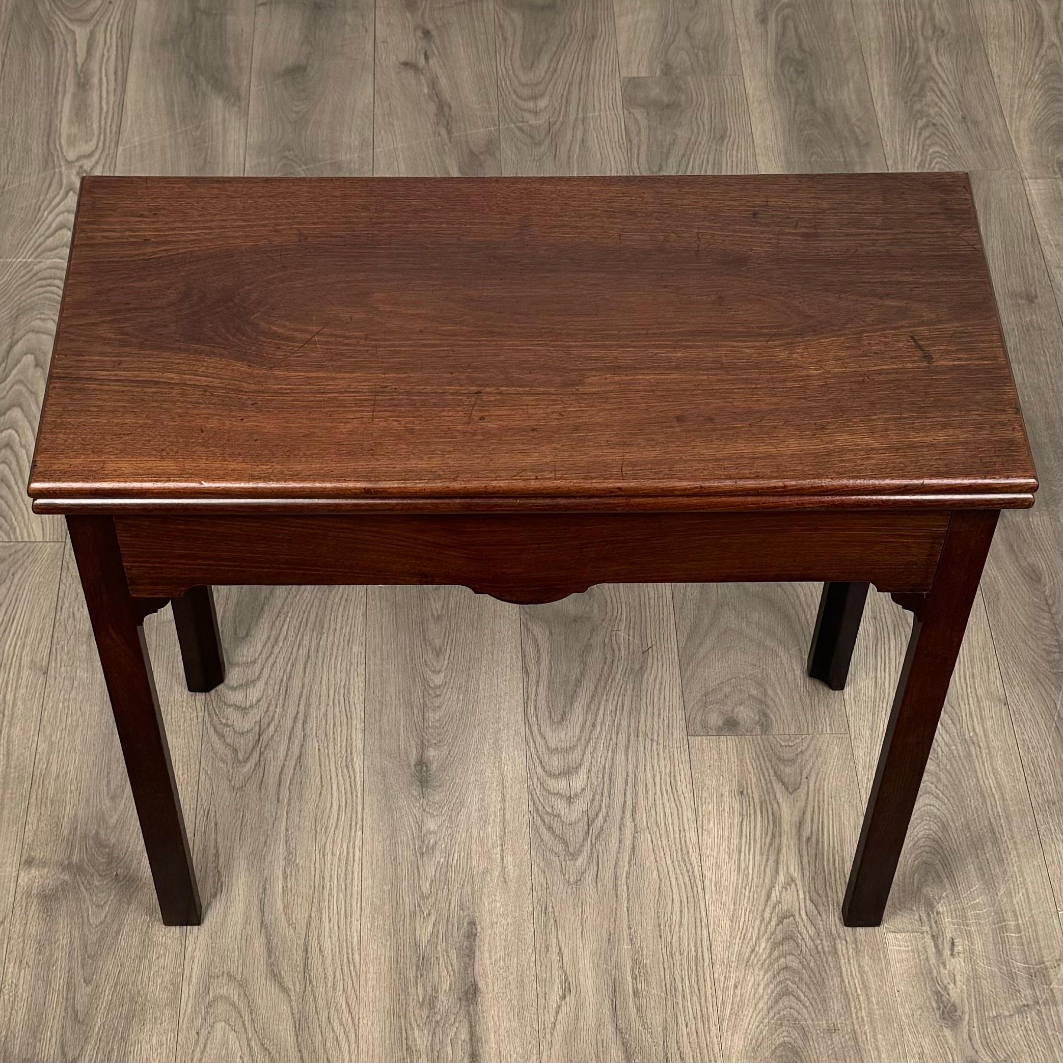 Table à thé d'antiquités du 18ème siècle en acajou (REF AF-3422) en vente 4