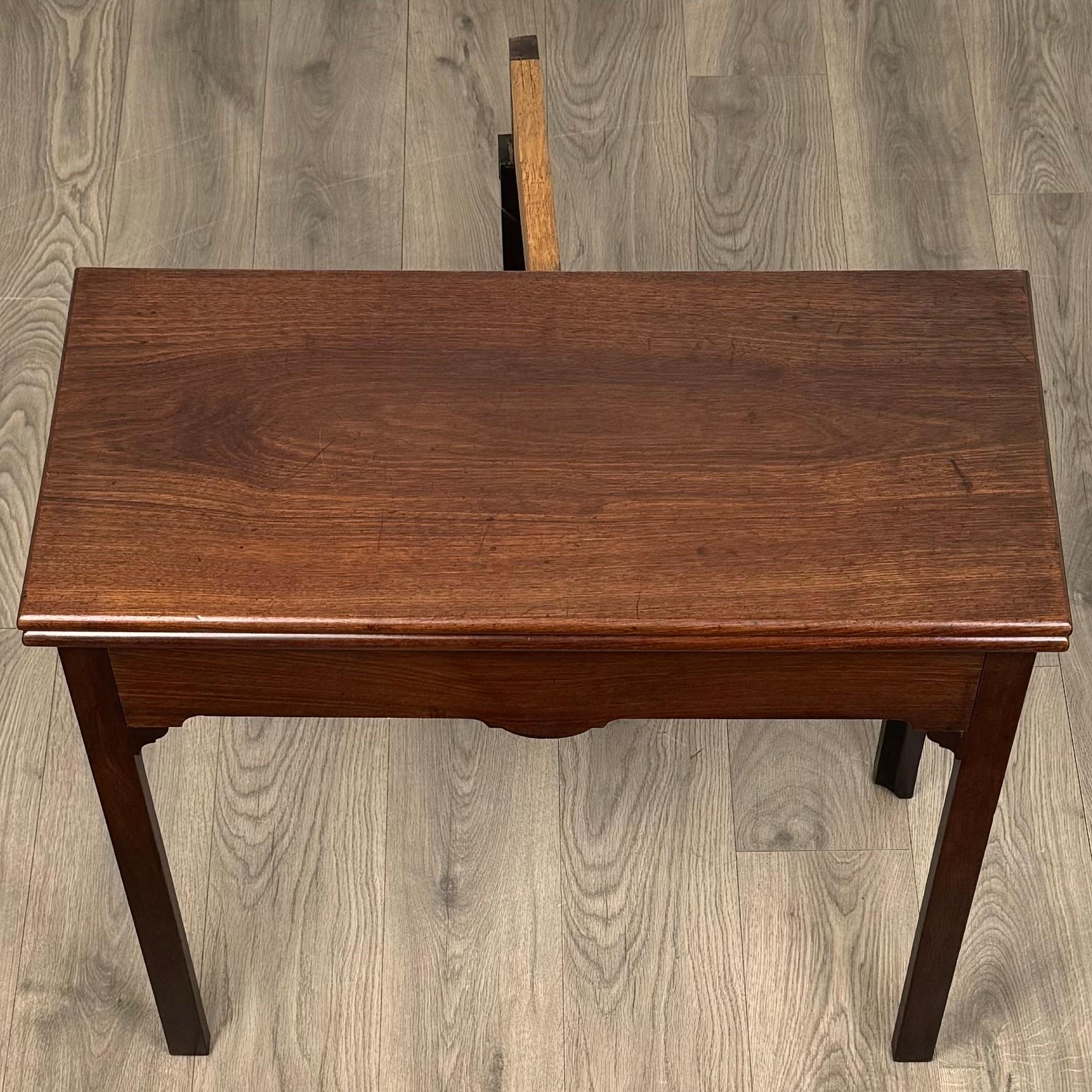 Table à thé d'antiquités du 18ème siècle en acajou (REF AF-3422) en vente 5