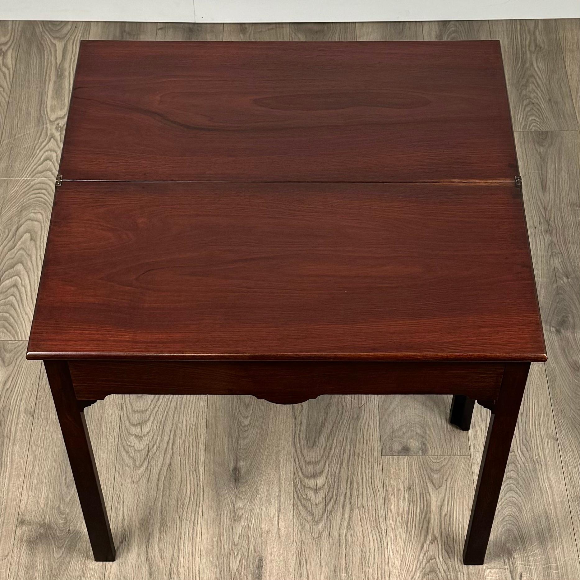 Table à thé d'antiquités du 18ème siècle en acajou (REF AF-3422) en vente 6