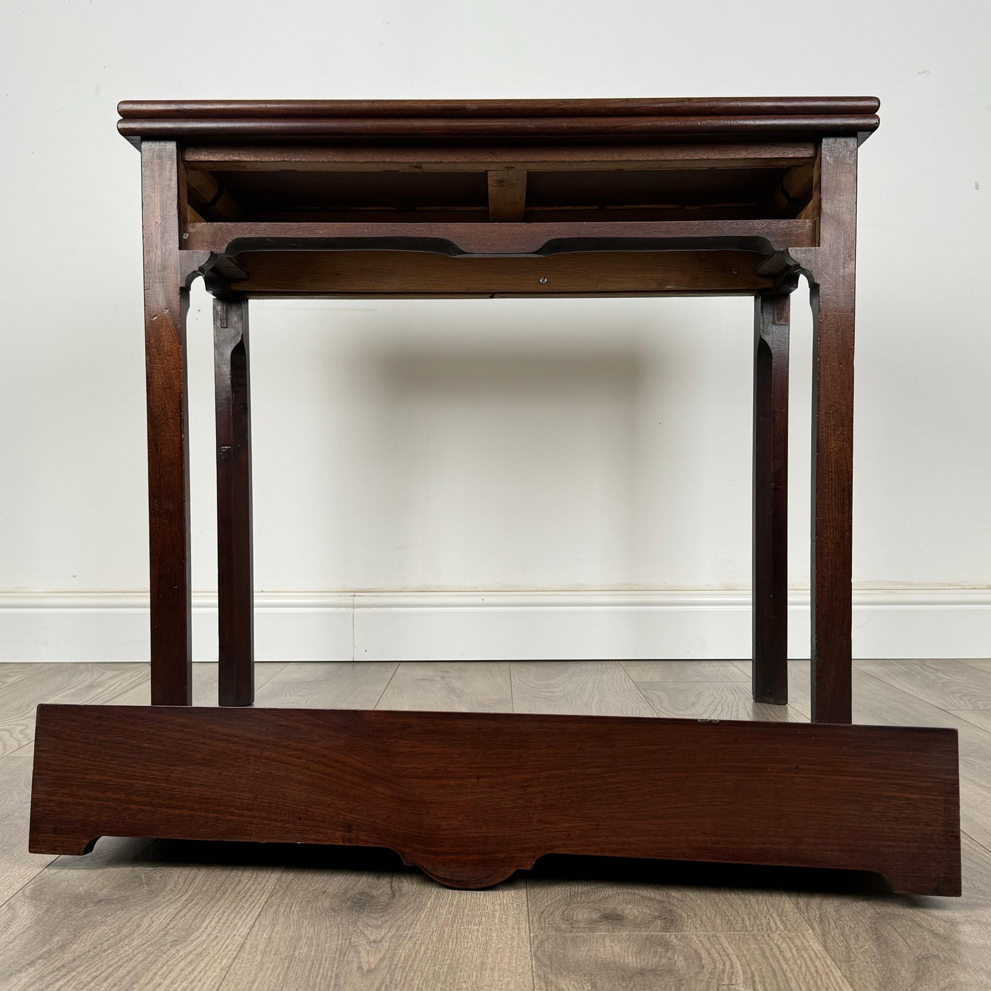 Table à thé d'antiquités du 18ème siècle en acajou (REF AF-3422) en vente 7