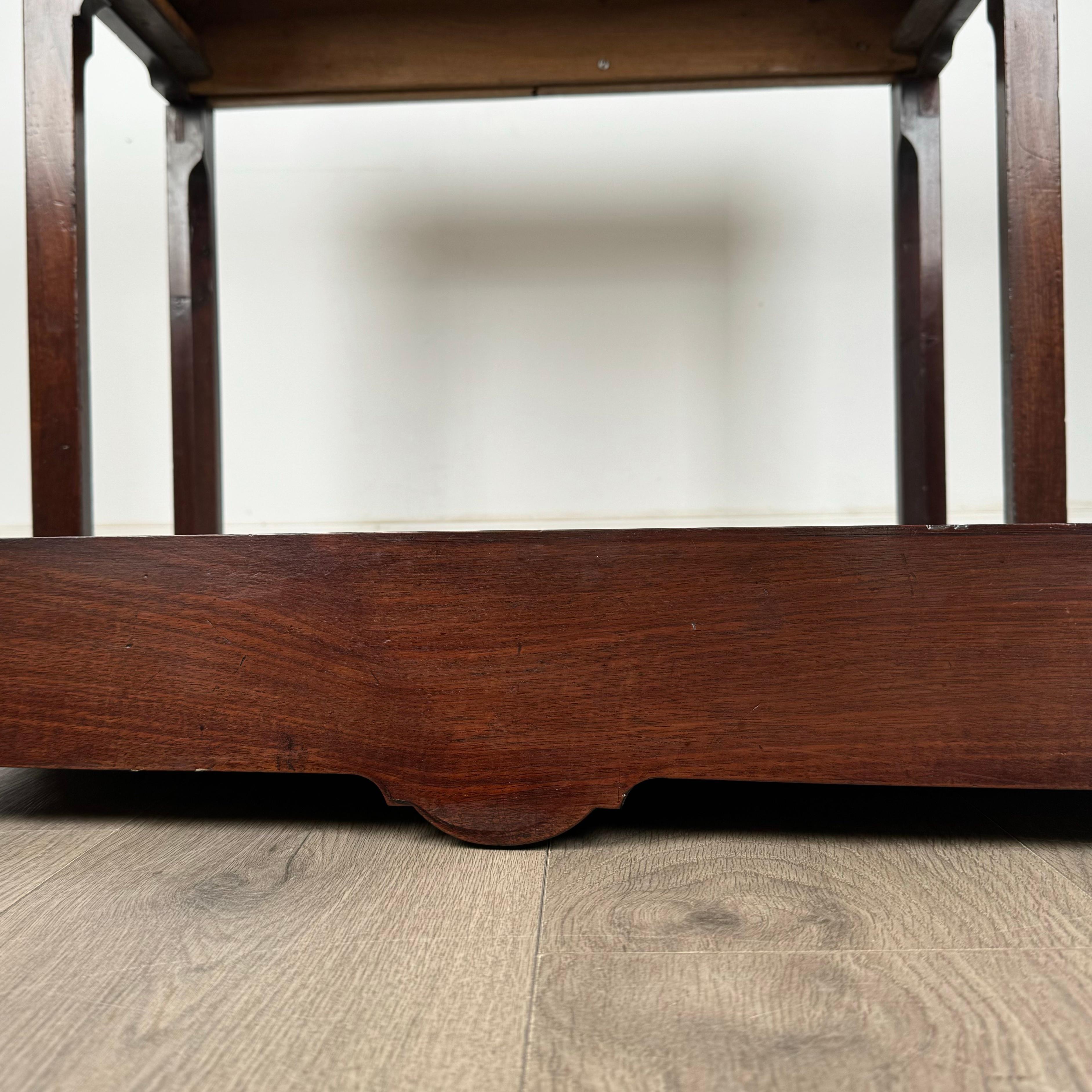 Table à thé d'antiquités du 18ème siècle en acajou (REF AF-3422) en vente 8