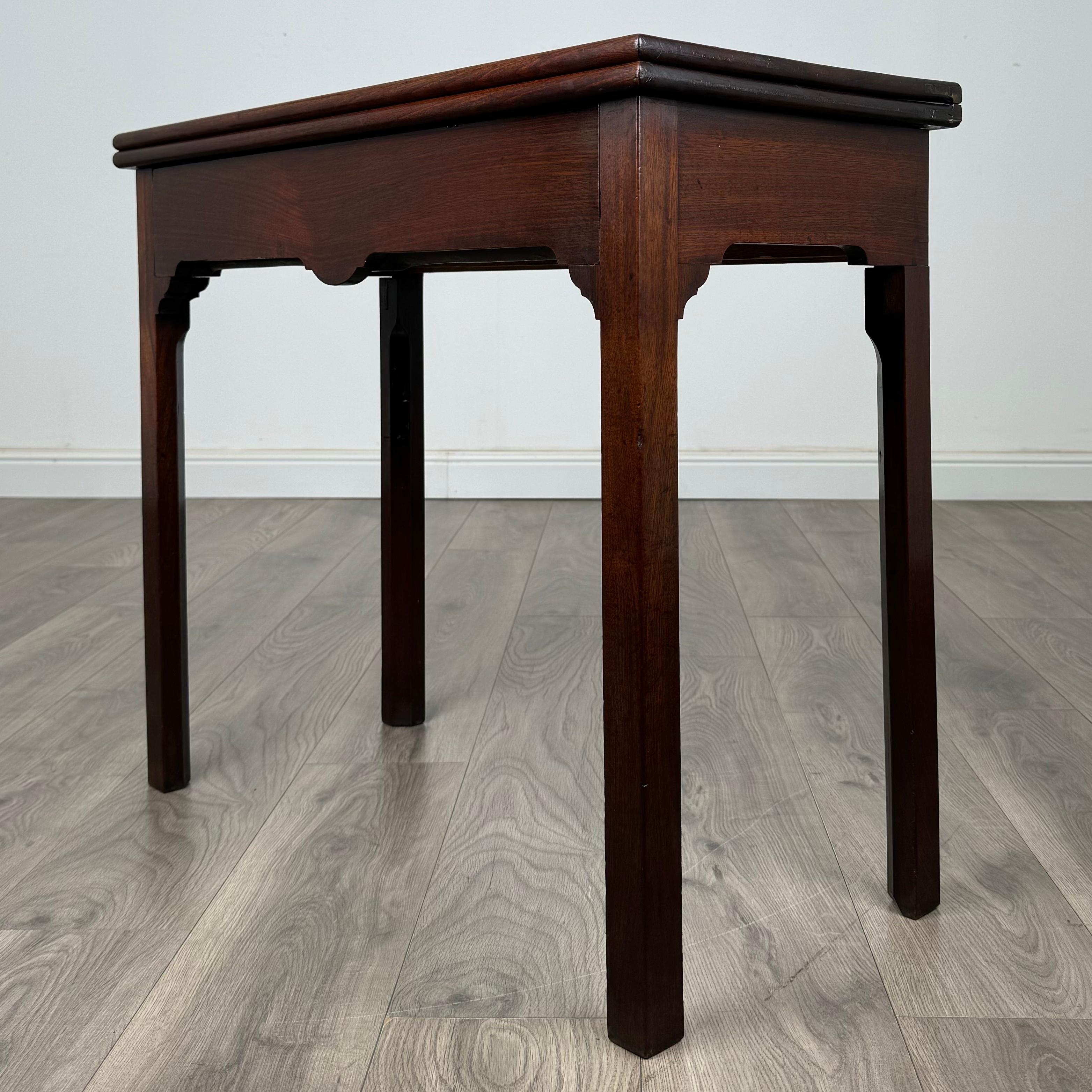 Britannique Table à thé d'antiquités du 18ème siècle en acajou (REF AF-3422) en vente