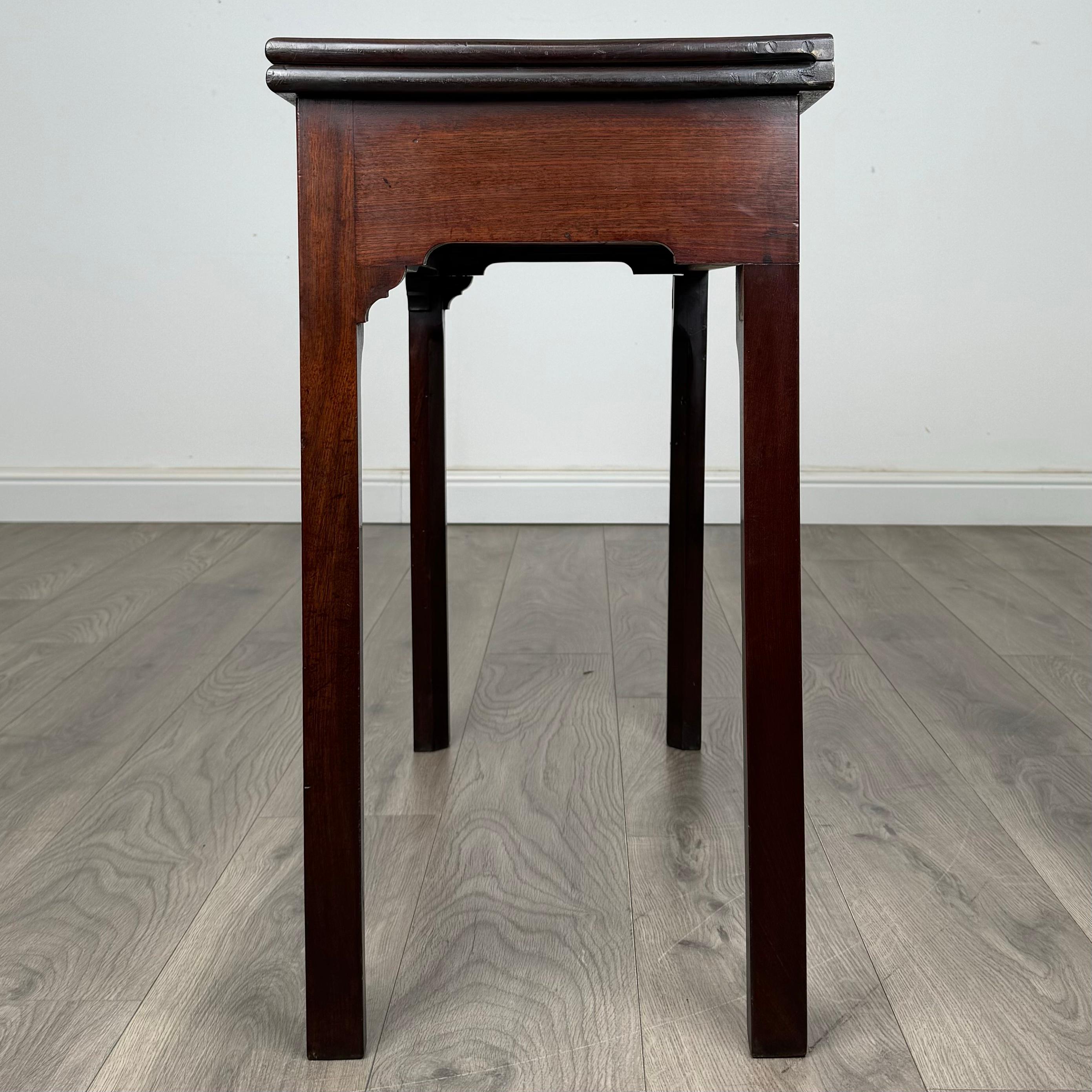 Table à thé d'antiquités du 18ème siècle en acajou (REF AF-3422) Bon état - En vente à Ledbury, GB
