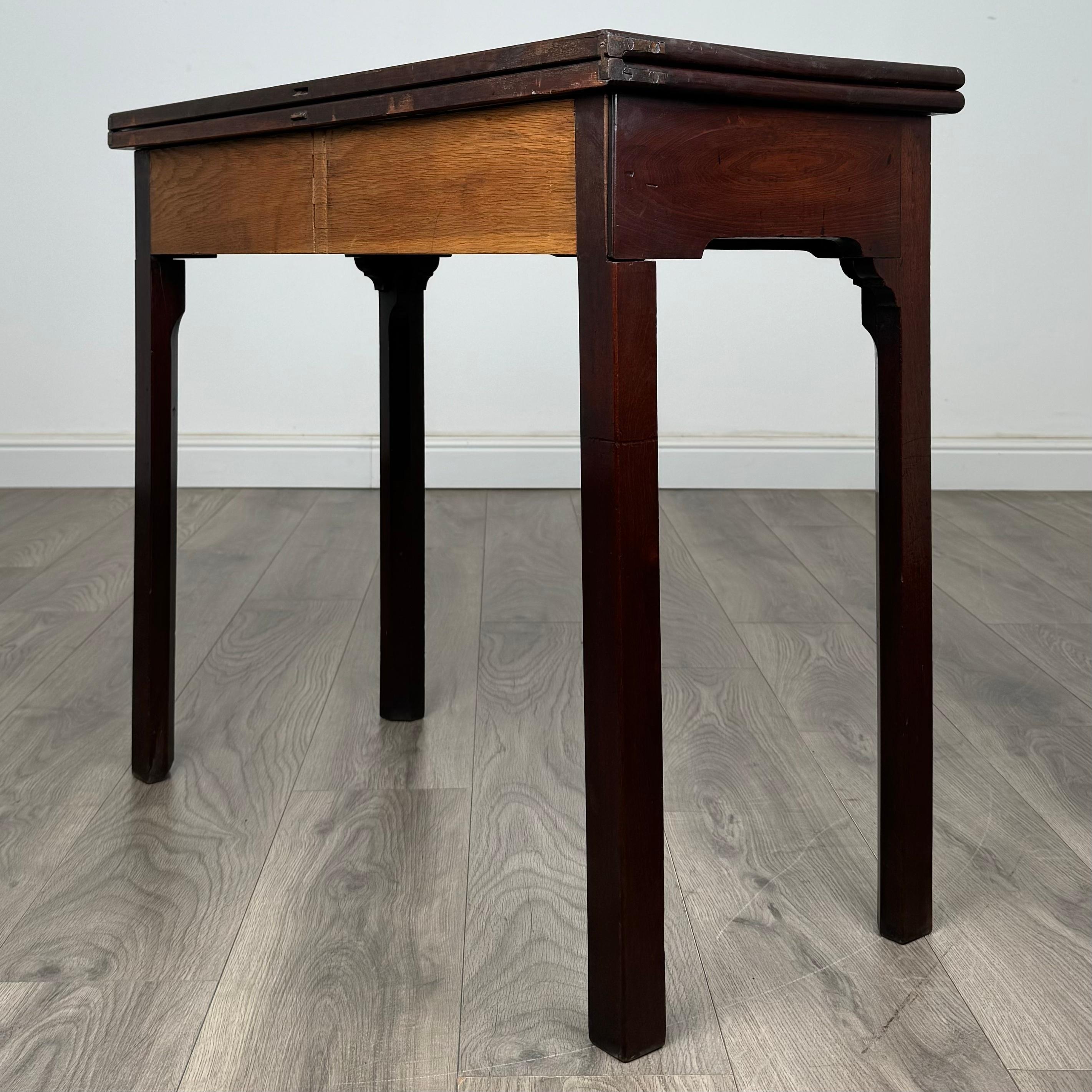 Table à thé d'antiquités du 18ème siècle en acajou (REF AF-3422) en vente 1