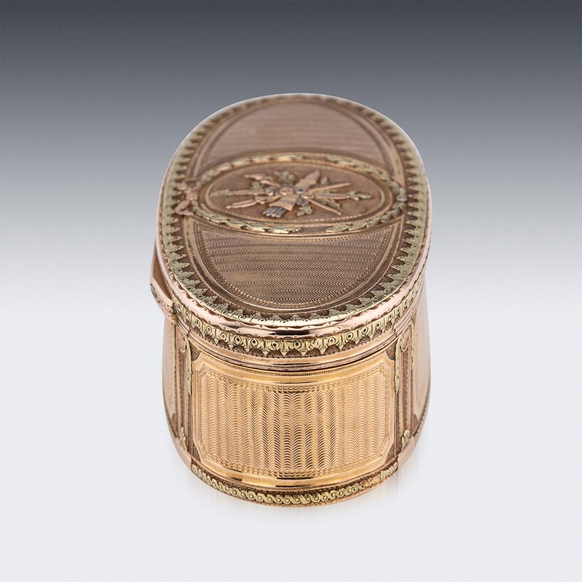 XVIIIe siècle et antérieur Ancienne tabatière française du XVIIIe siècle en or 18 carats à trois couleurs, Paris c.1770 en vente