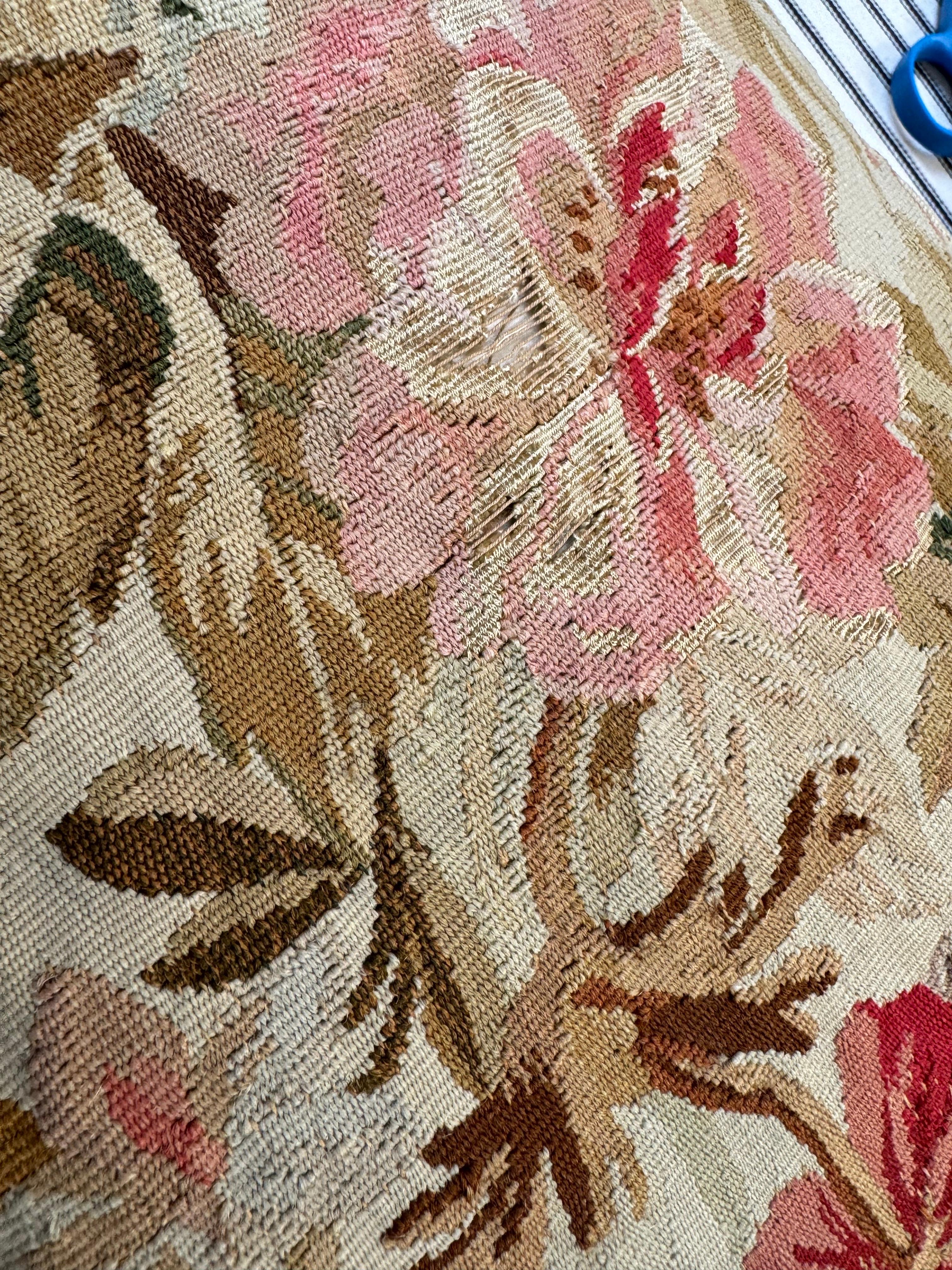 Olandese Antique French del 18° secolo, cuscino per l'arazzo floreale di Beauvais in vendita