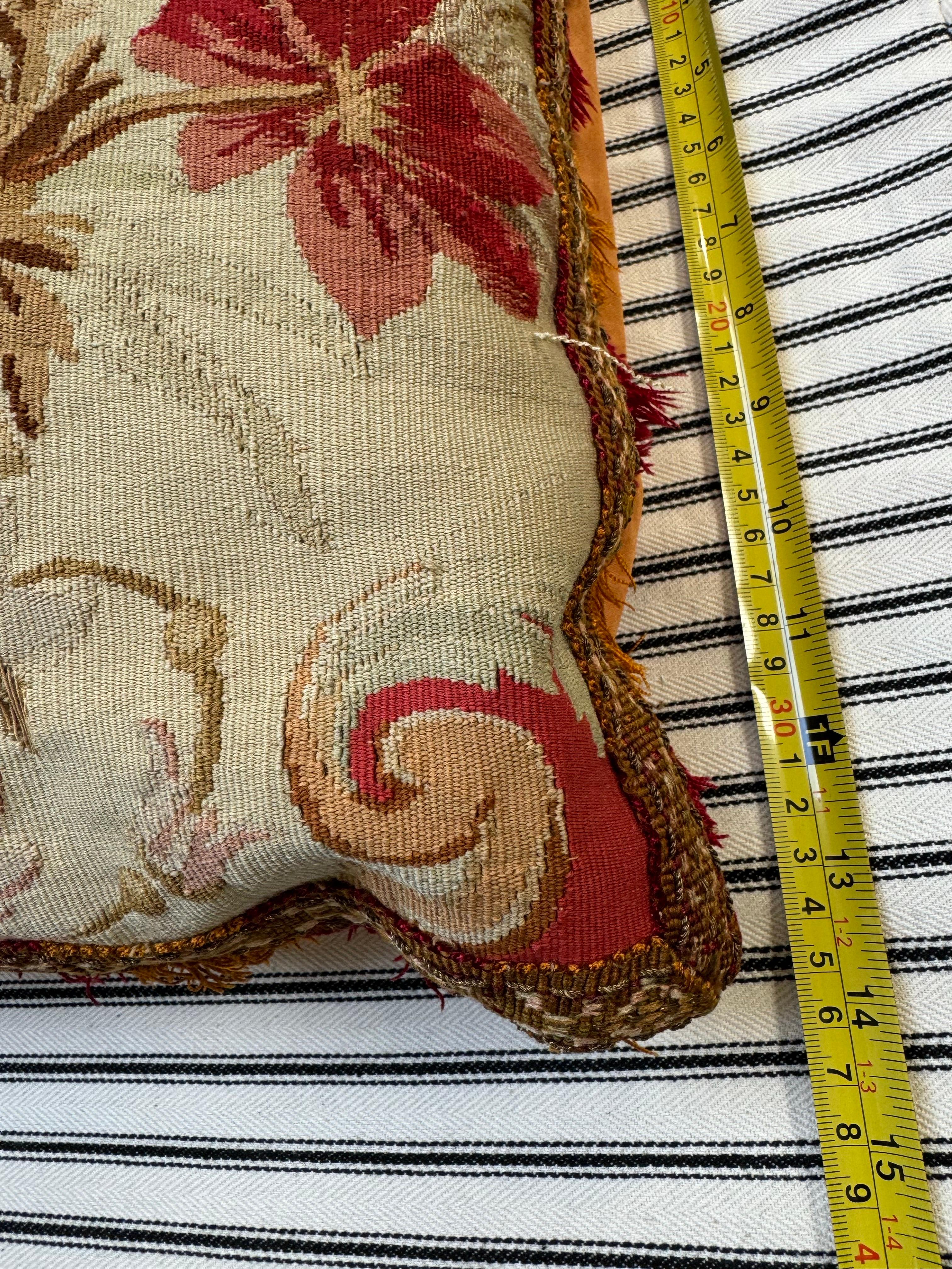 Tessuto a mano Antique French del 18° secolo, cuscino per l'arazzo floreale di Beauvais in vendita