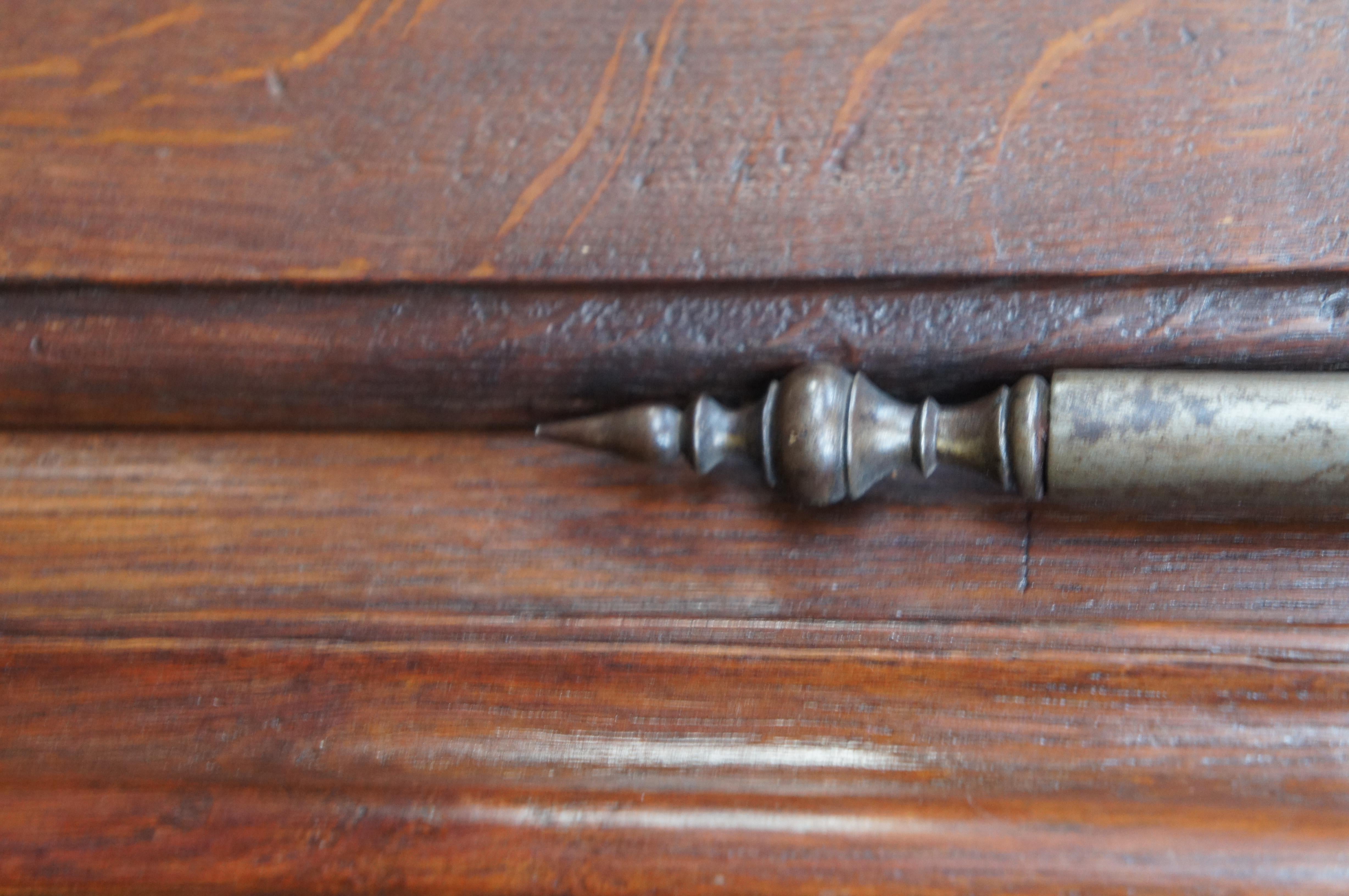 Antiker französischer geschnitzter Eichenholzschrank mit Knockdown-Schrank und Leinenpresse aus dem 18. Jahrhundert im Angebot 7