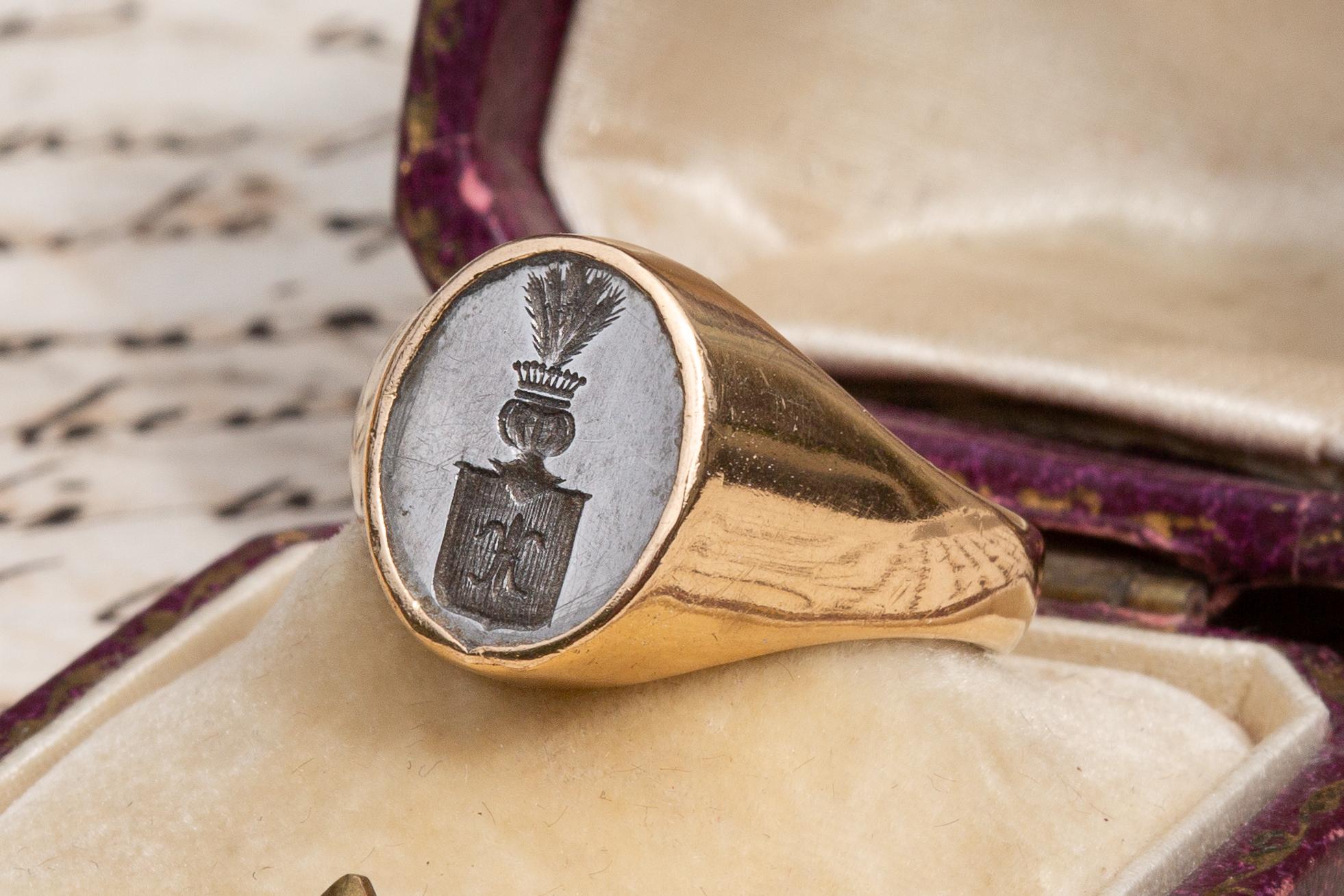 Antique 18th Century French Gold Napoleonic Coat of Arms Intaglio Signet Ring In Excellent Condition In London, GB