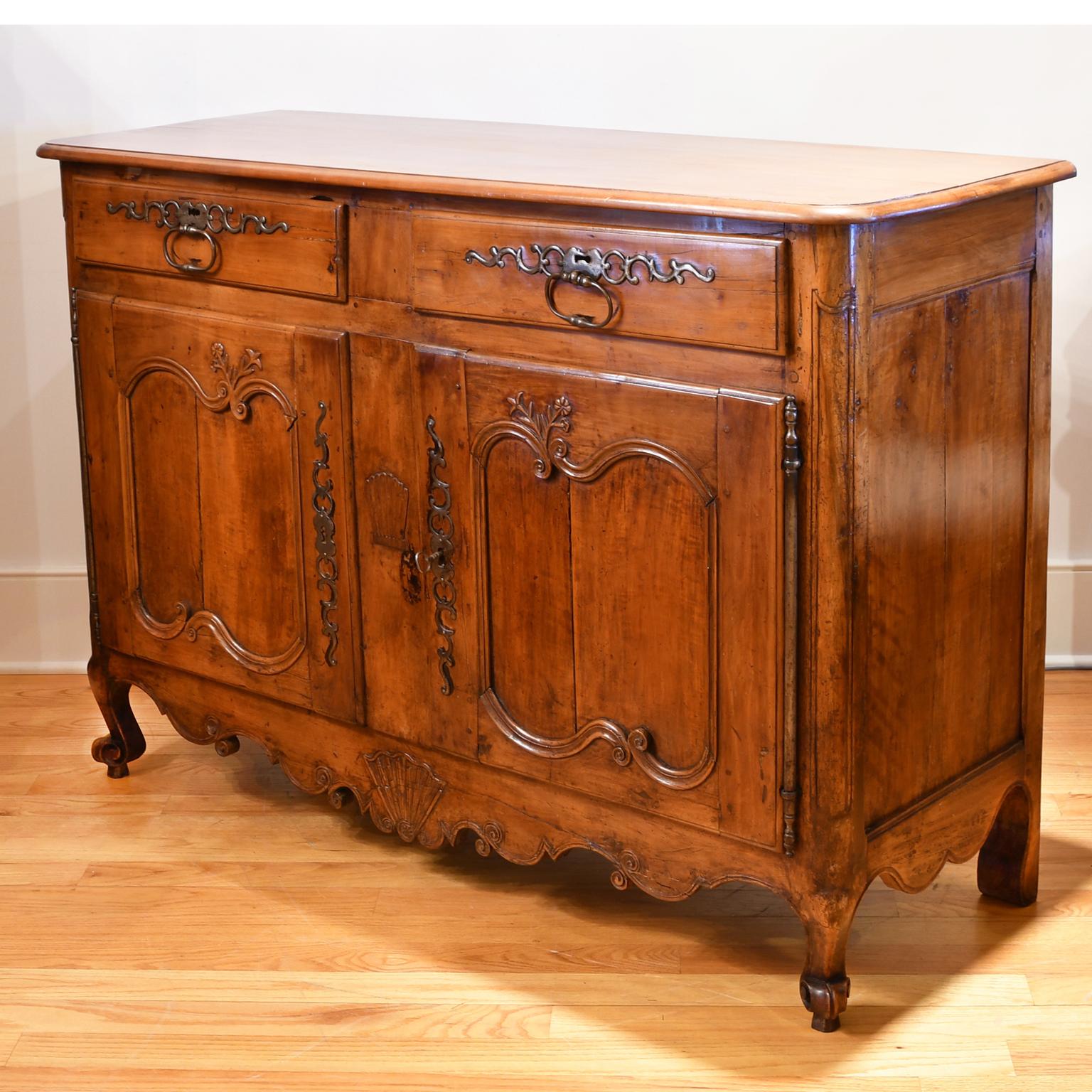 Antique 18th Century French Louis XV Buffet Cabinet in Cherrywood For Sale 6