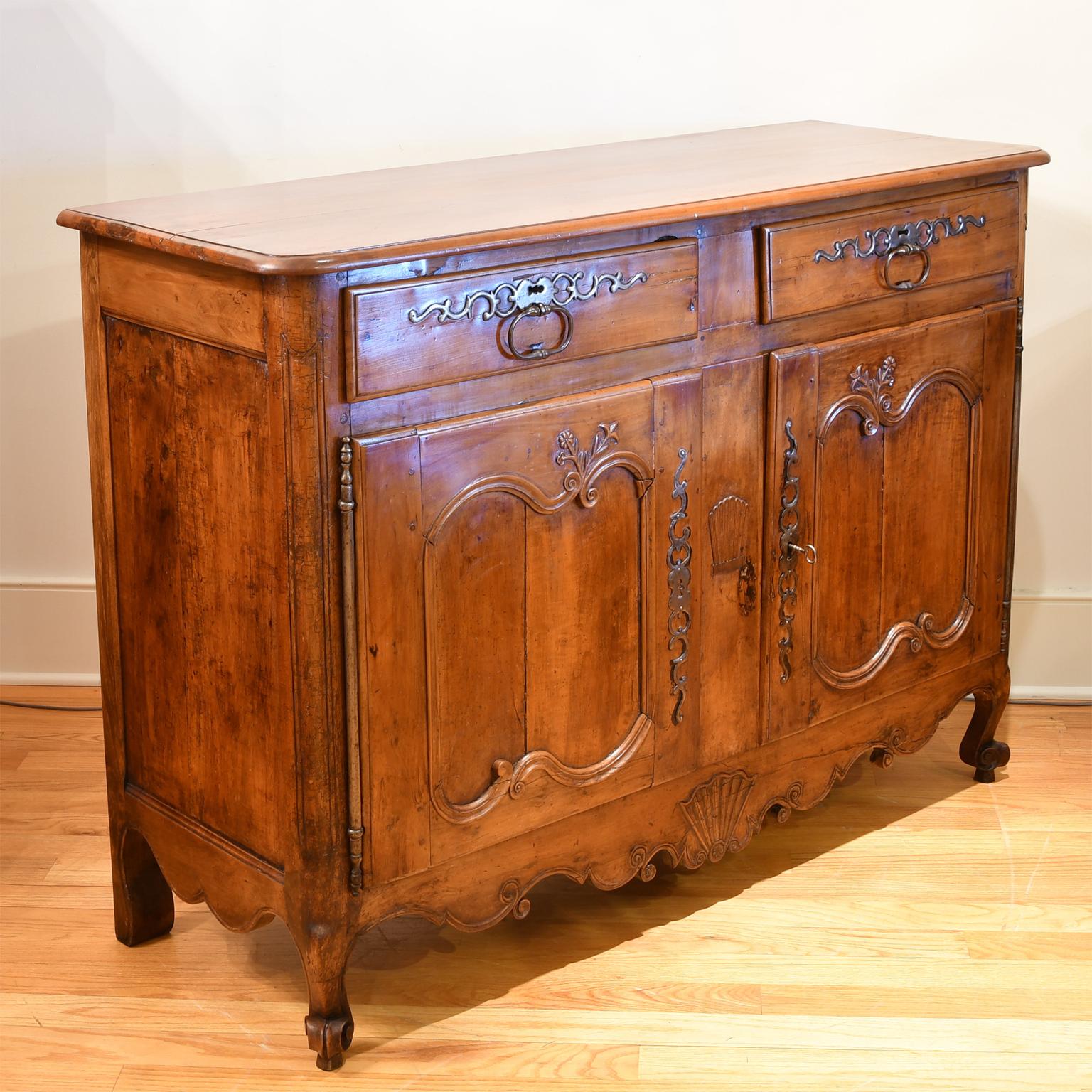 Antique 18th Century French Louis XV Buffet Cabinet in Cherrywood For Sale 7