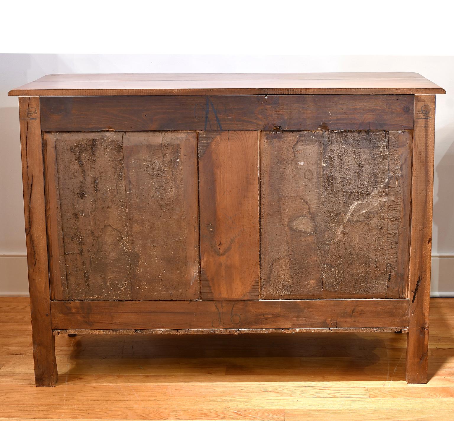 Antique French del XVIII secolo, mobile buffet Luigi XV in legno di ciliegio in vendita 12