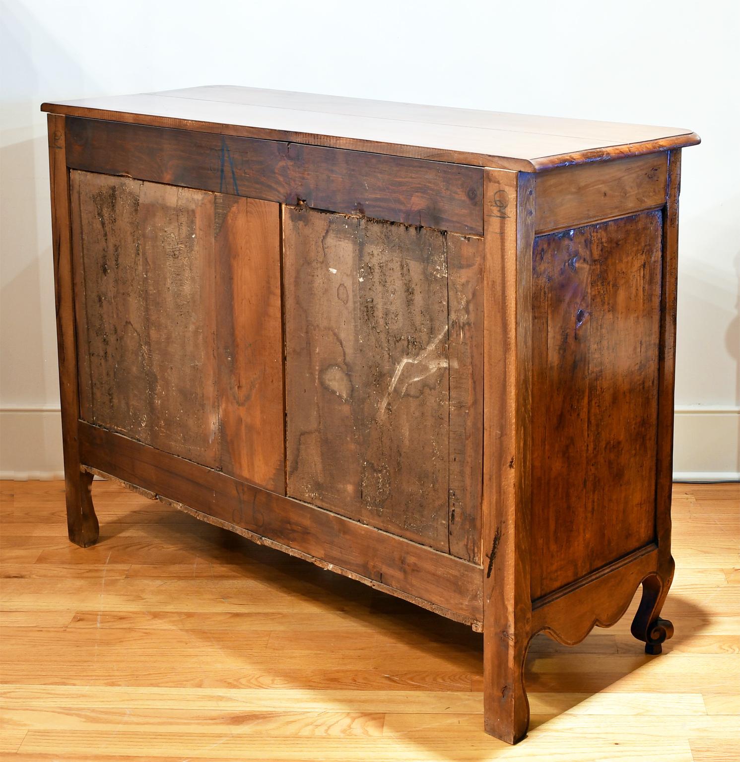 Antique 18th Century French Louis XV Buffet Cabinet in Cherrywood For Sale 14