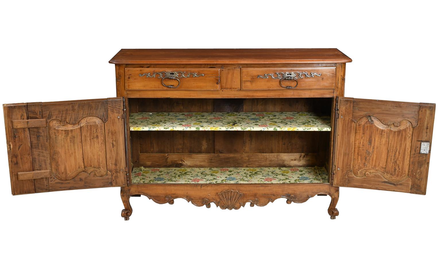 Antique 18th Century French Louis XV Buffet Cabinet in Cherrywood For Sale 11