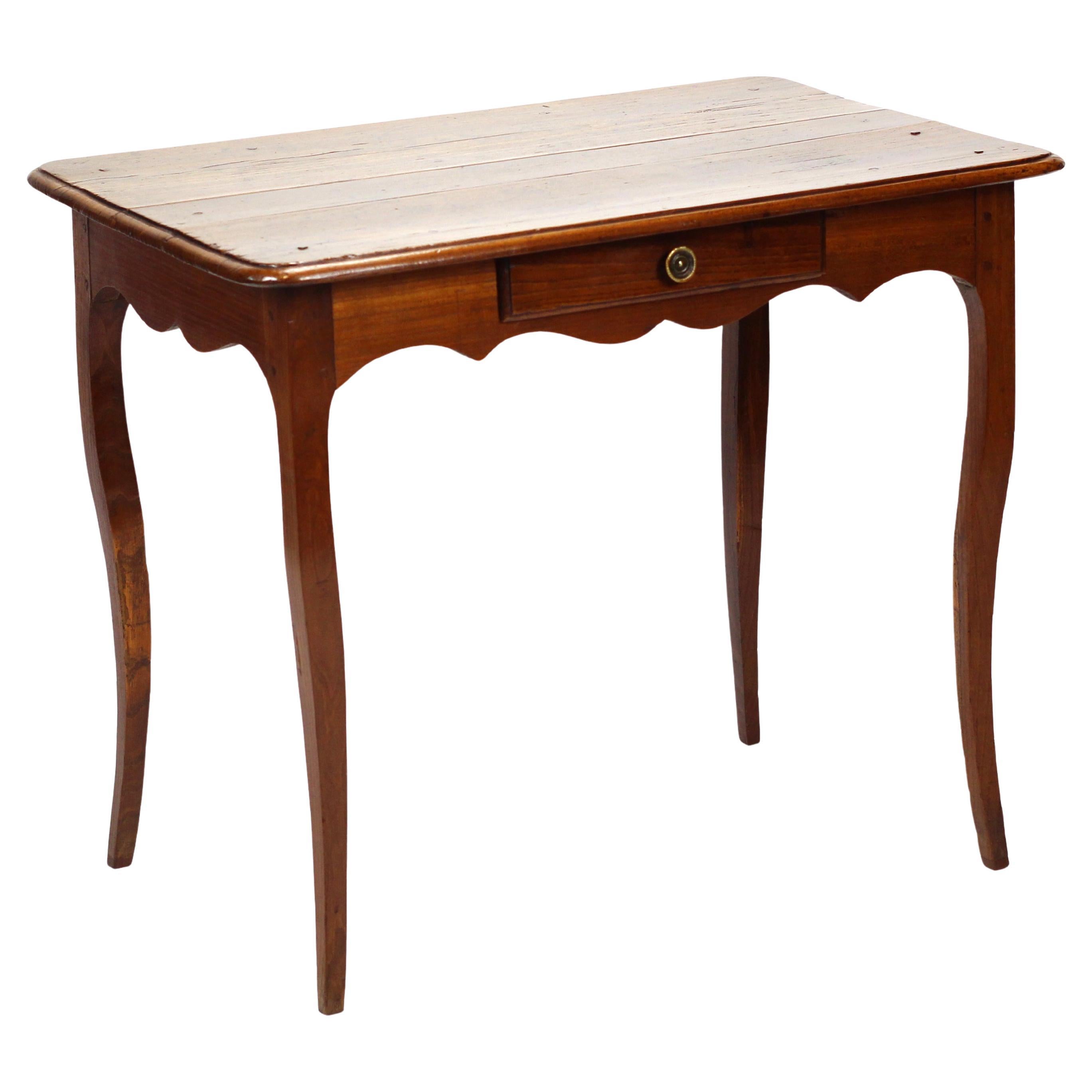 Table d'appoint ancienne Louis XV du 18e siècle en mûrier - Elegance et simplicité en vente