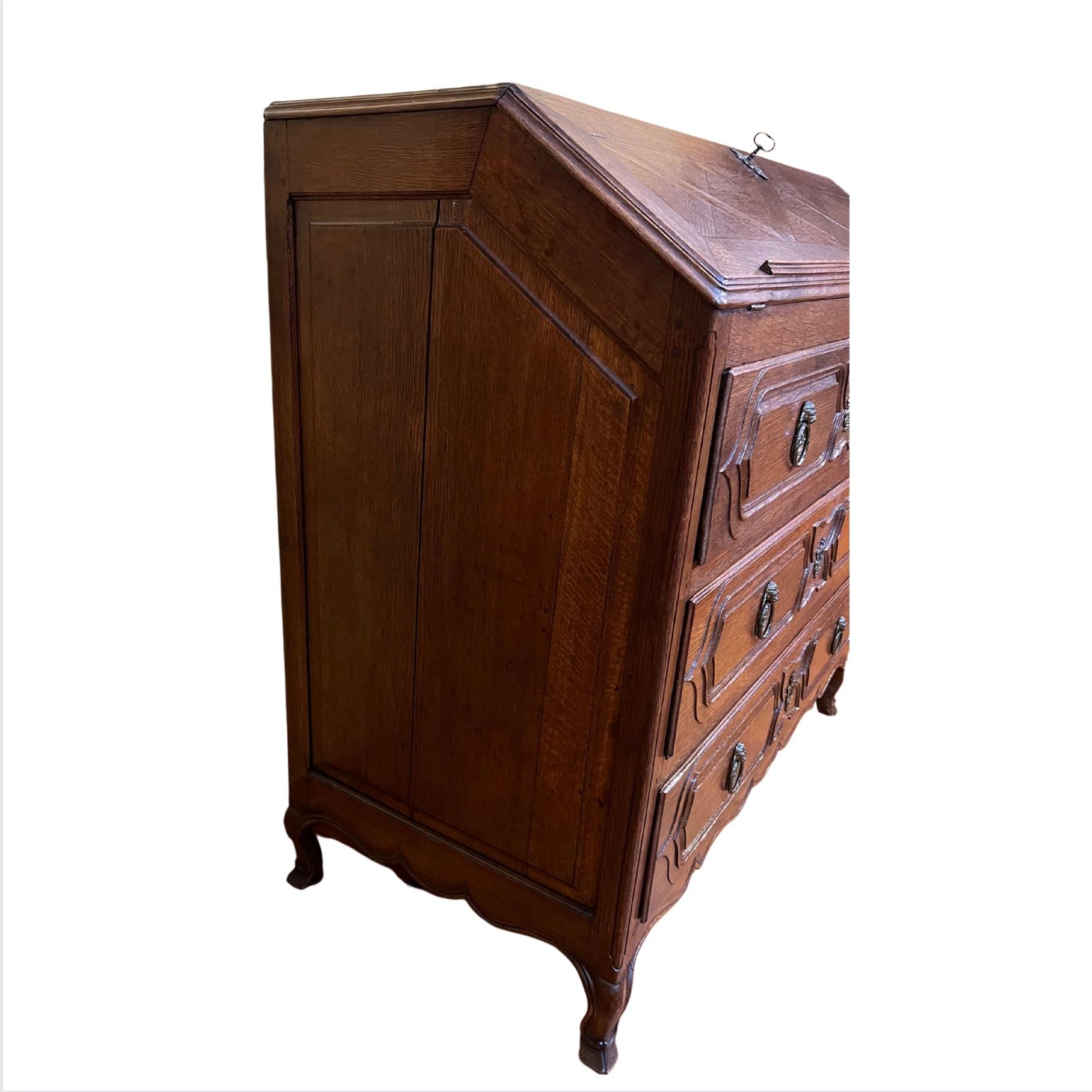 Antique 18th Century French Oak Large Bureau In Good Condition In EDENSOR PARK, NSW