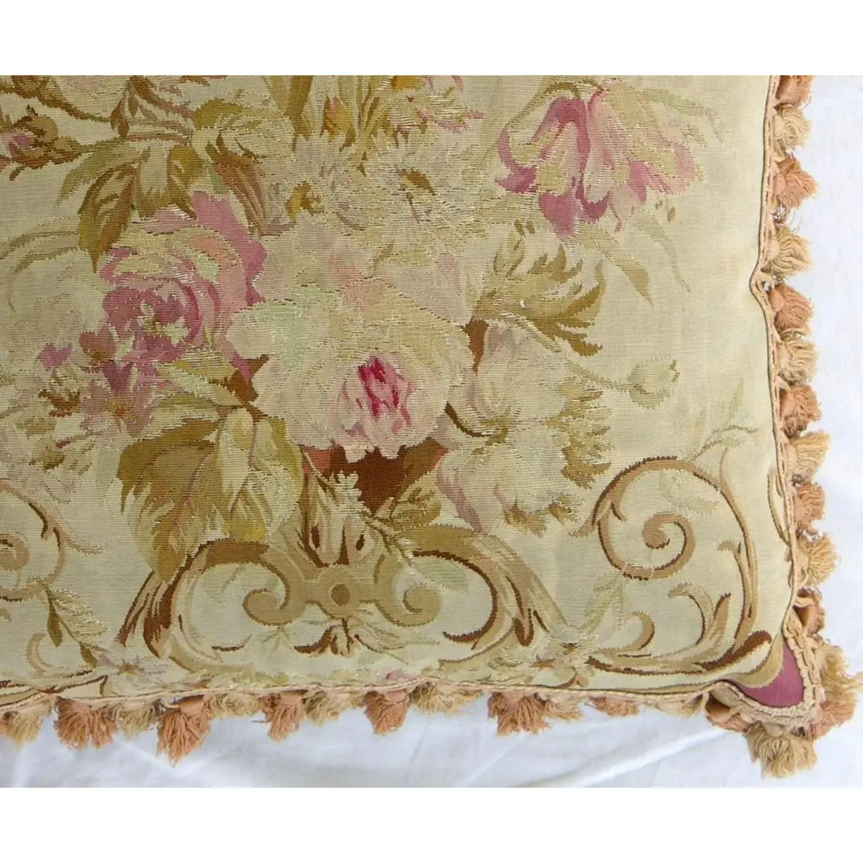 Antique 18th Century French Tapestry Aubusson Pillow 18'' X 18'' In Good Condition For Sale In Los Angeles, US