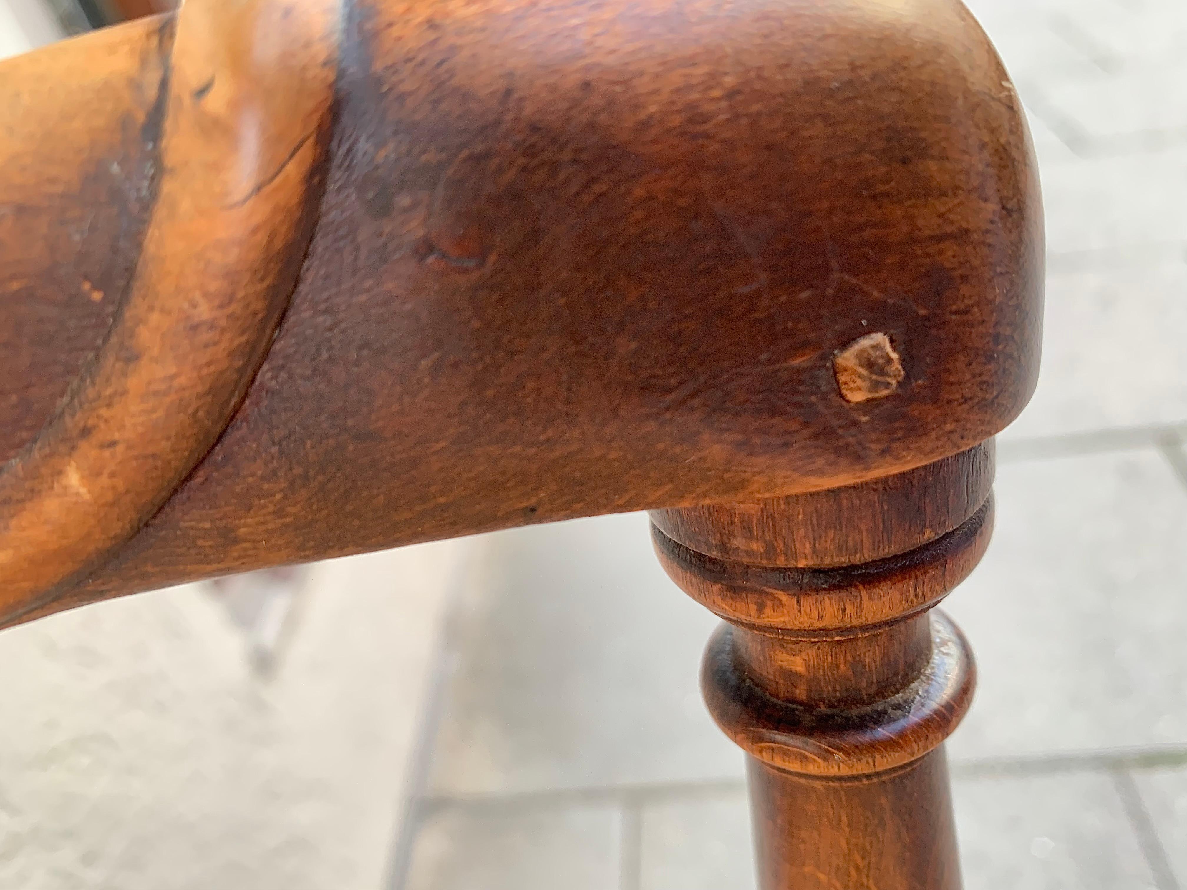 Ancienne chaise d'enfant en noyer du 18ème siècle assise en osier et roseau en vente 6
