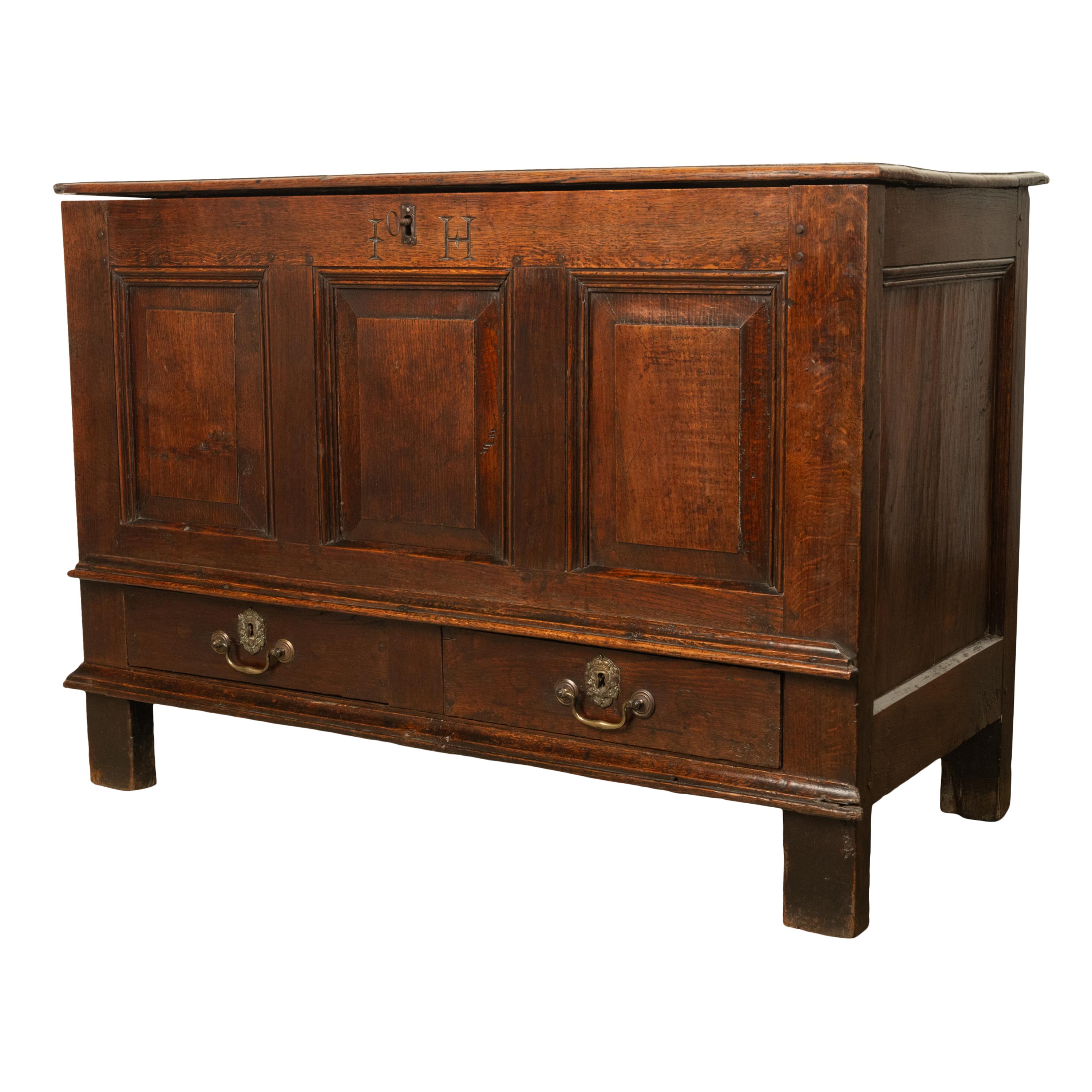 Antiquité 18ème siècle George I Coffre à mule en chêne à panneaux jointifs Coffre à mule 1720 Bon état - En vente à Portland, OR