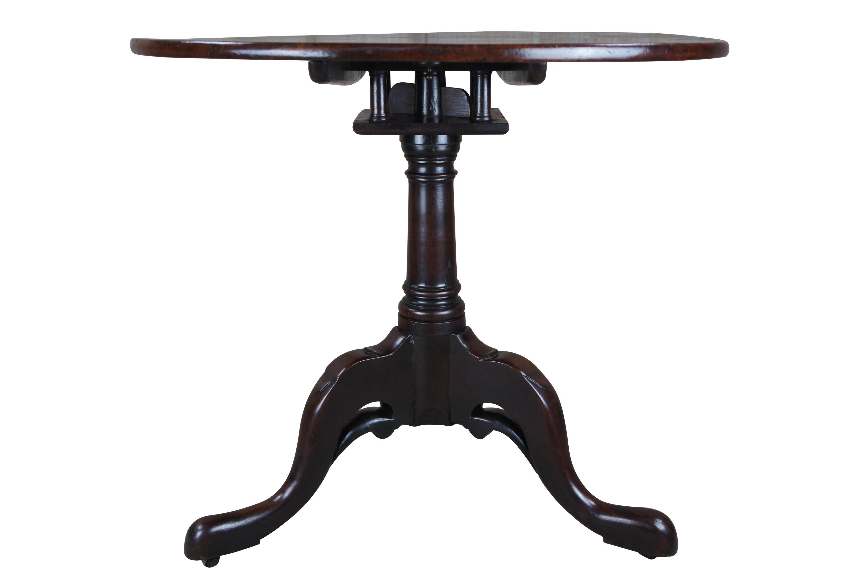 Ancienne table à thé anglaise George II du 18ème siècle en acajou avec plateau basculant en forme d'oiseau  Bon état - En vente à Dayton, OH