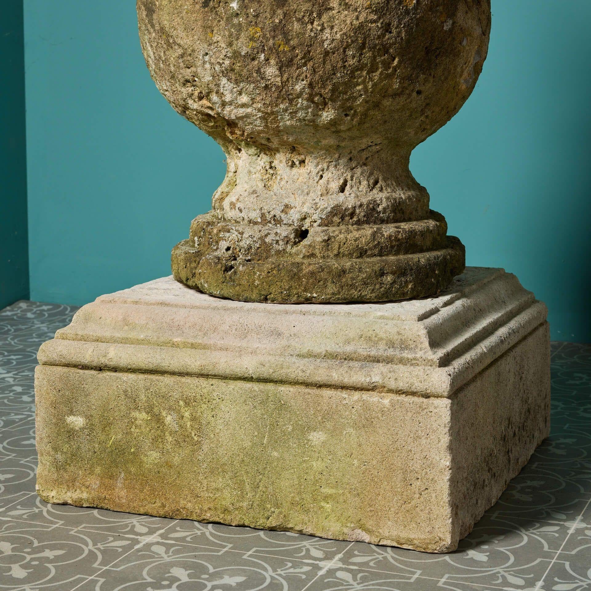 Antique 18th Century George II Limestone Sundial In Fair Condition For Sale In Wormelow, Herefordshire
