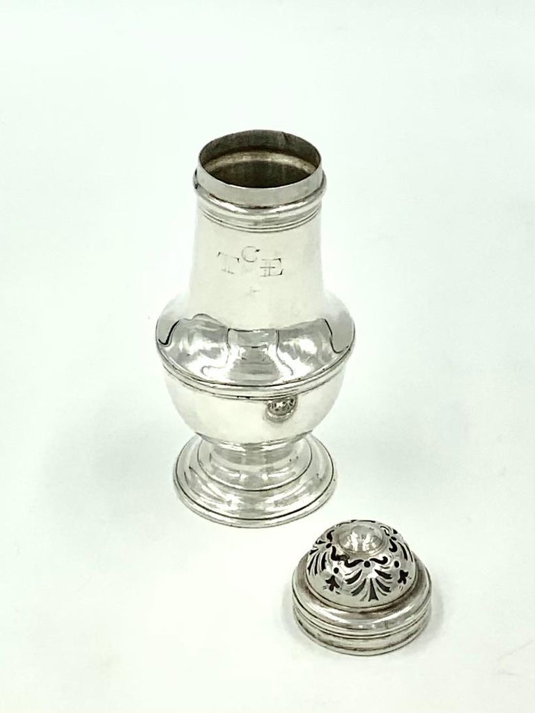 Antique 18th Century George II Period Sterling Silver Caster, London, 1737 In Good Condition For Sale In New York, NY