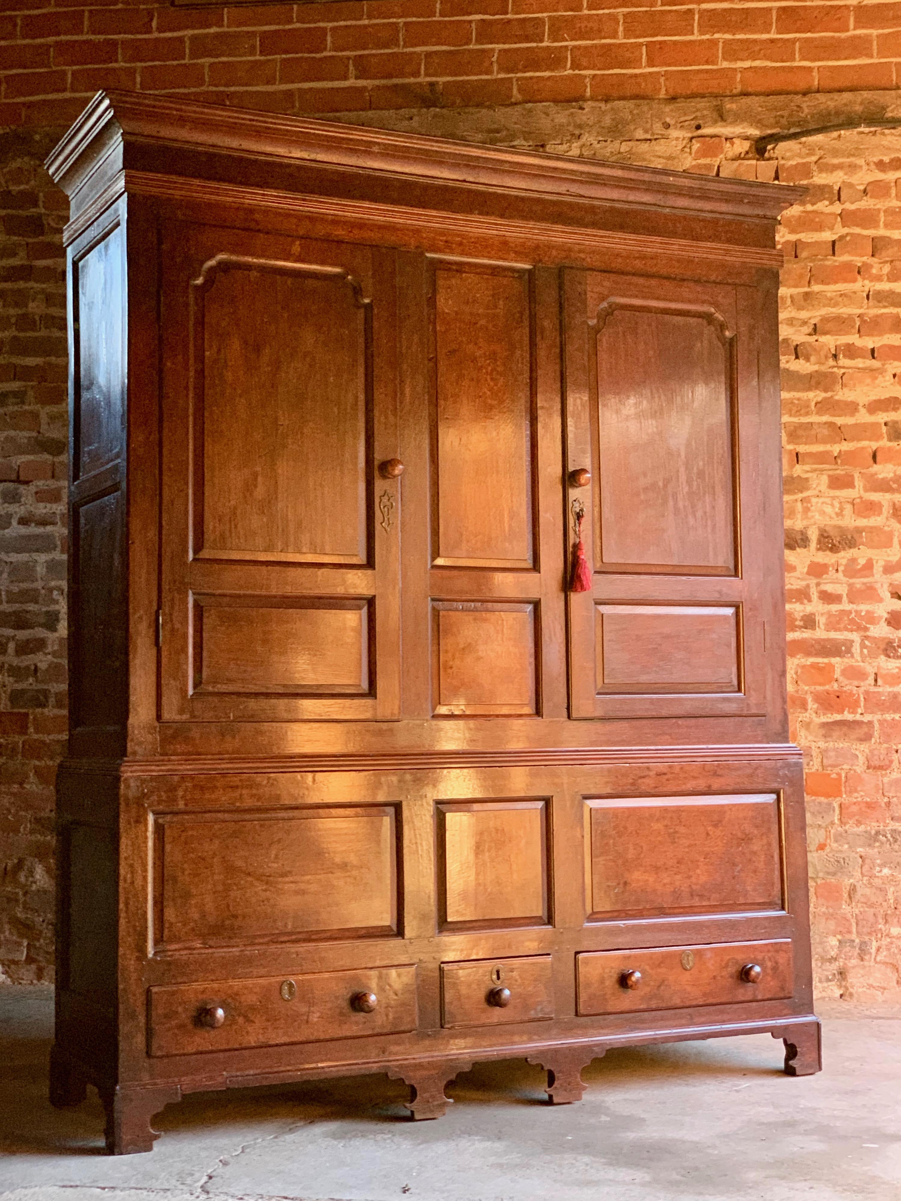 Antique 18th century George III oak livery cupboard, circa 1780.

A late 18th century George III oak livery cupboard circa 1780, the ogee cornice above two fielded panel doors enclosing a hanging space with later pole, above a further three