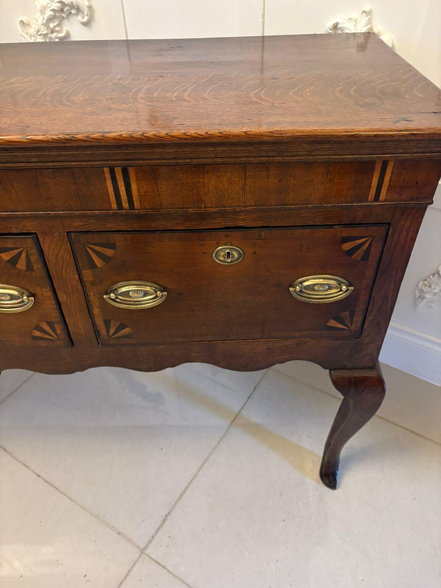 Ancienne base de commode en chêne et acajou George III du 18e siècle en vente 4