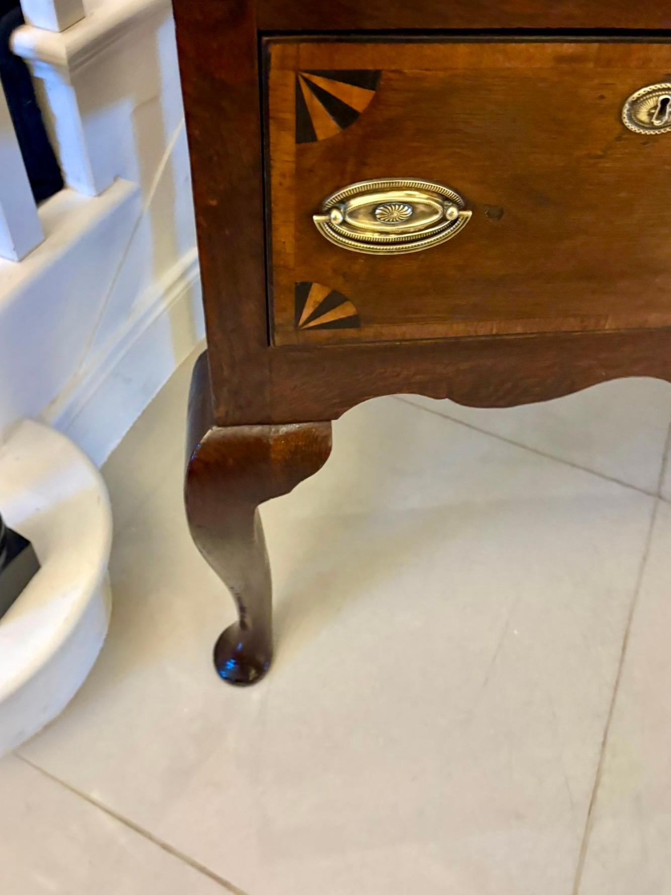 Ancienne base de commode en chêne et acajou George III du 18e siècle en vente 6