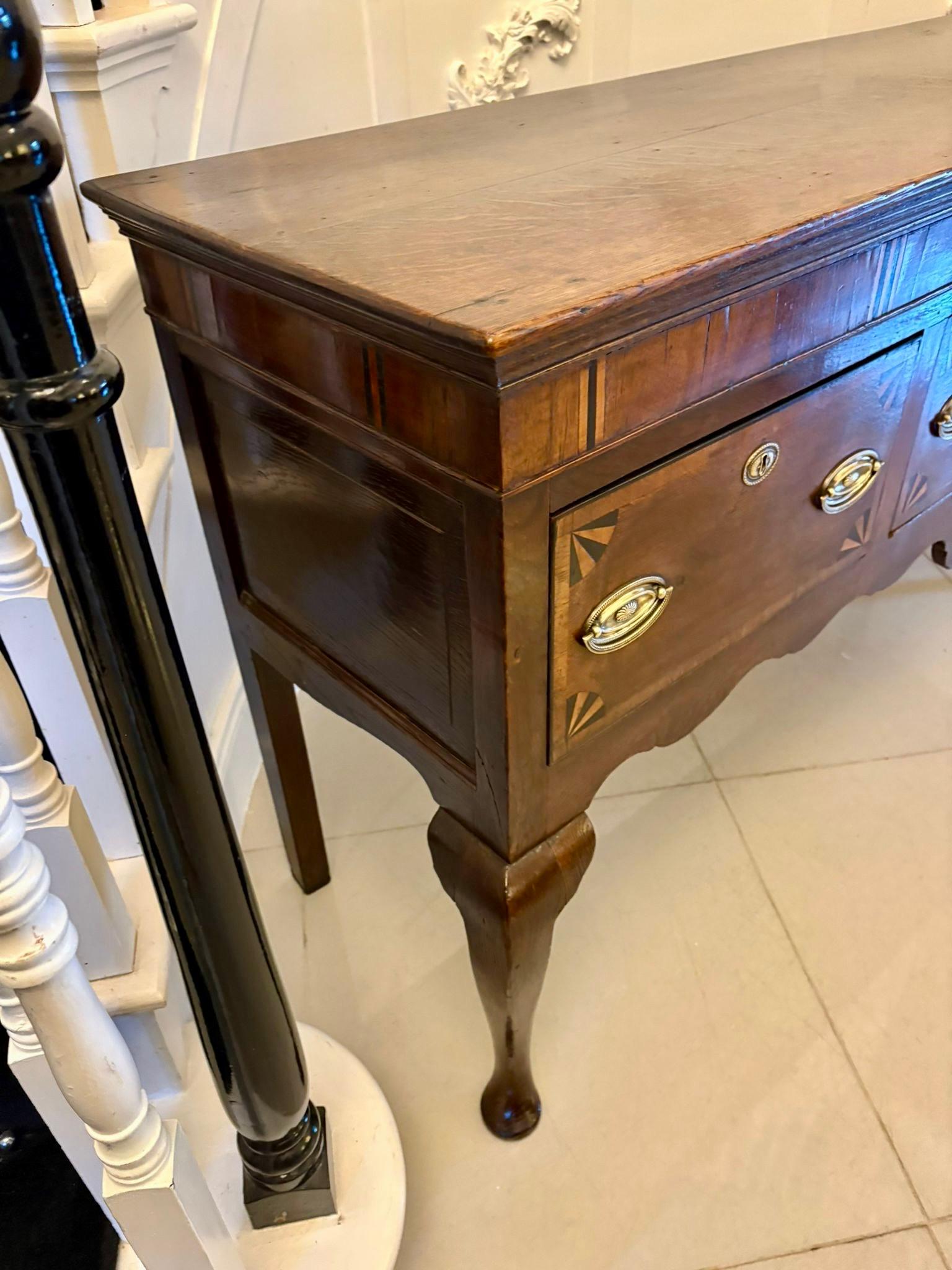 Ancienne base de commode en chêne et acajou George III du 18e siècle en vente 7