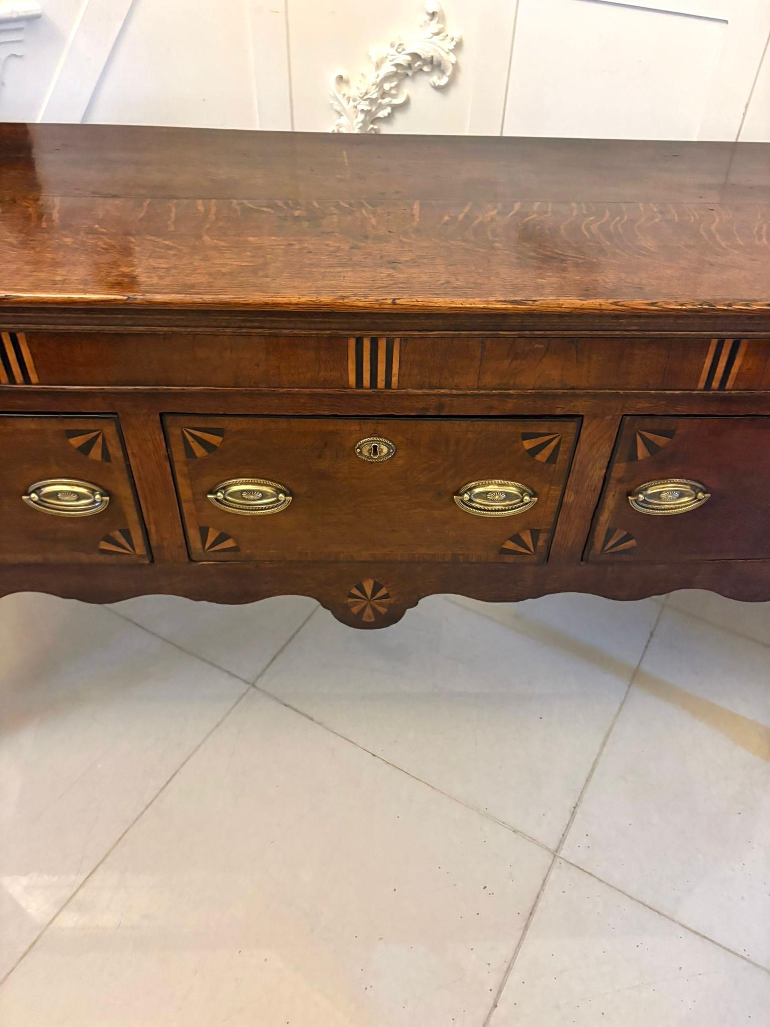 Ancienne base de commode en chêne et acajou George III du 18e siècle en vente 8