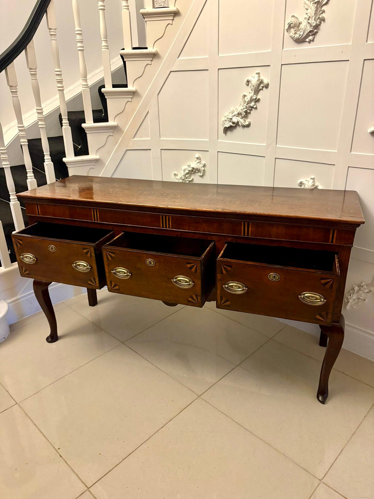 Anglais Ancienne base de commode en chêne et acajou George III du 18e siècle en vente