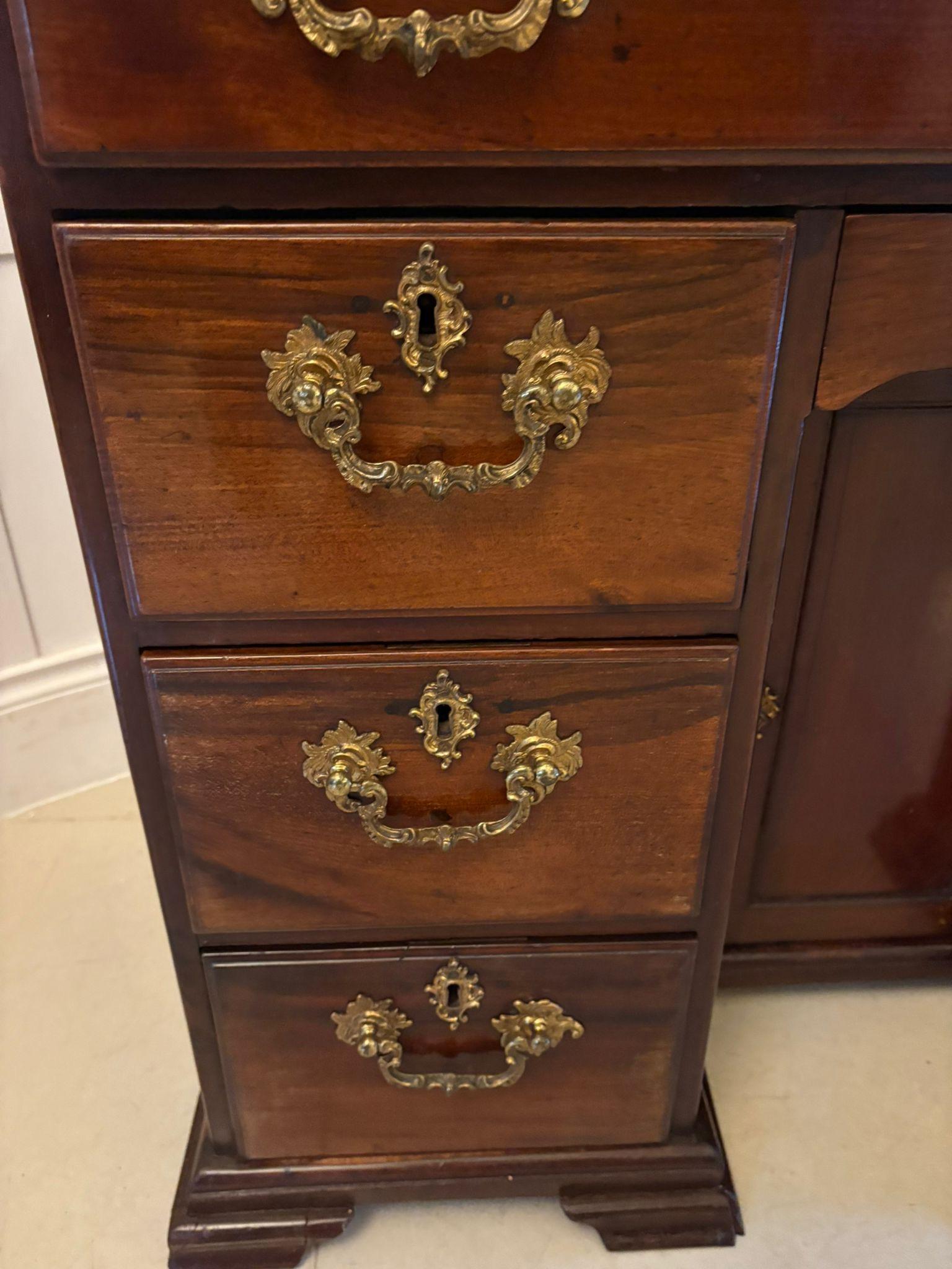Ancienne base de commode en chêne et acajou George III du 18e siècle Bon état - En vente à Suffolk, GB