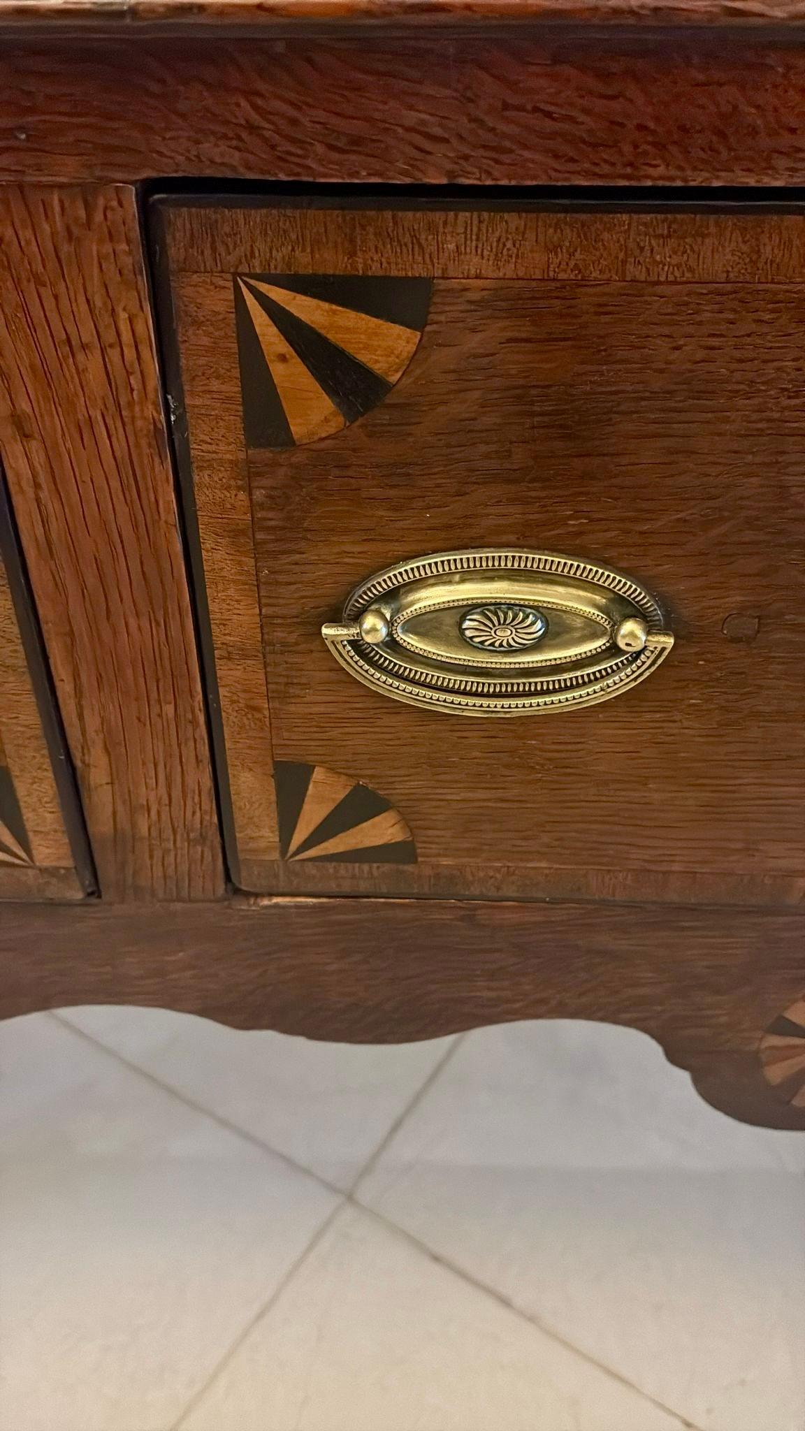 XVIIIe siècle et antérieur Ancienne base de commode en chêne et acajou George III du 18e siècle en vente