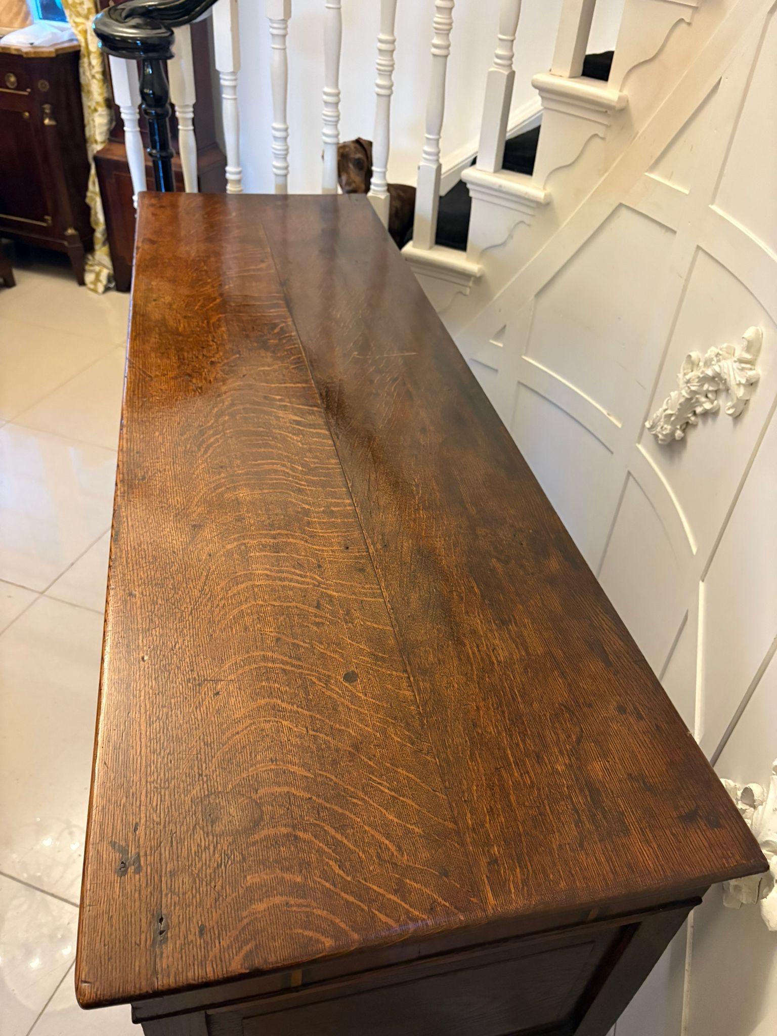 Acajou Ancienne base de commode en chêne et acajou George III du 18e siècle en vente