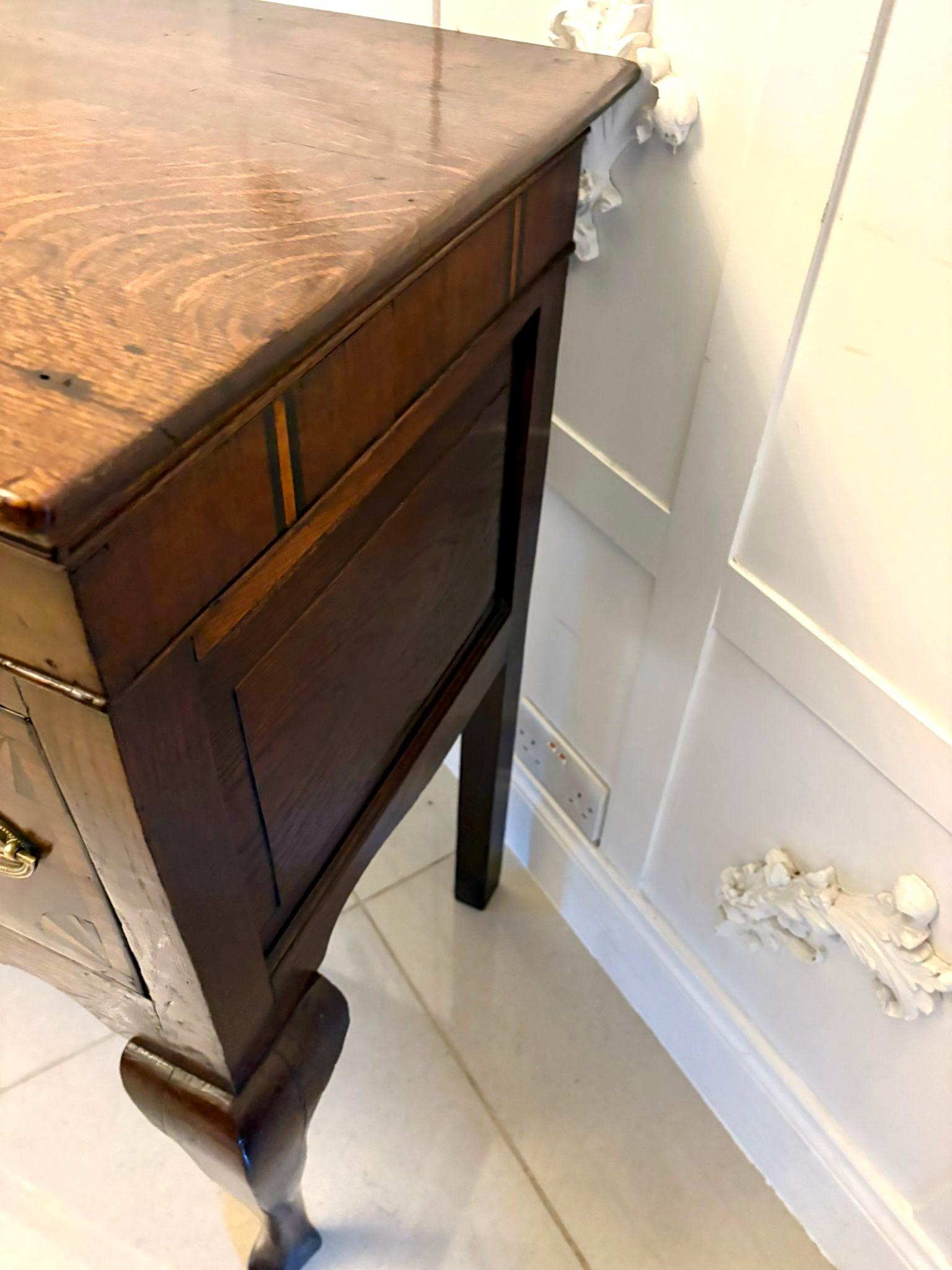 Ancienne base de commode en chêne et acajou George III du 18e siècle en vente 3