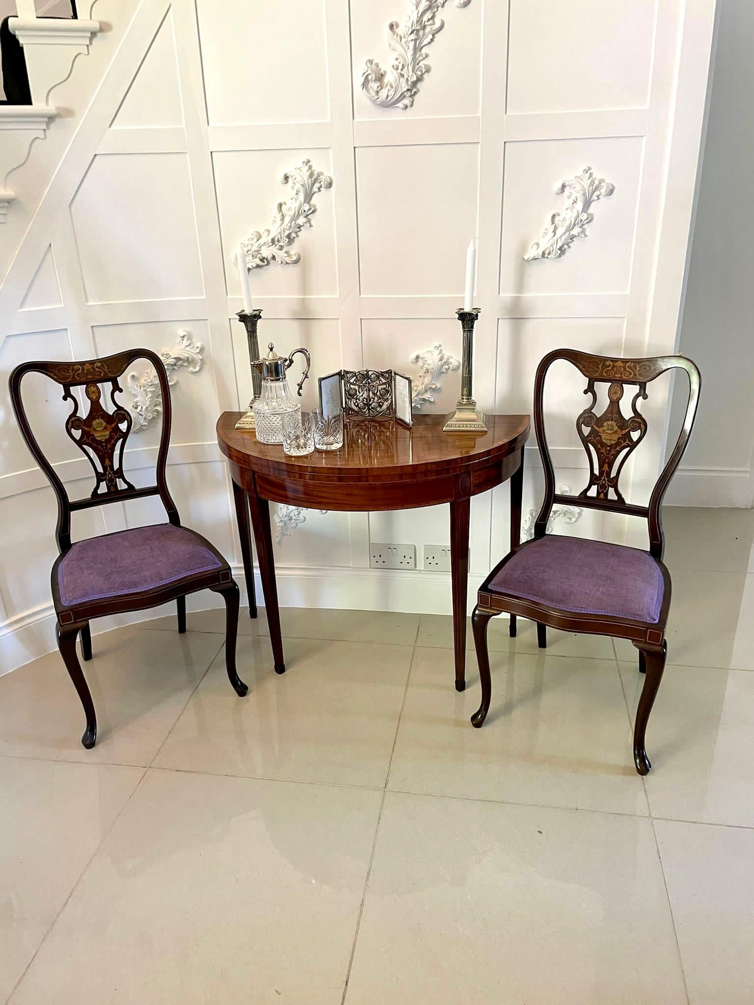 Antique 18th century George III quality mahogany demi-lune shaped card/side table having a quality mahogany demi- lune shaped top with satinwood crossbanding opening to reveal the original green baize interior, mahogany frieze with satinwood