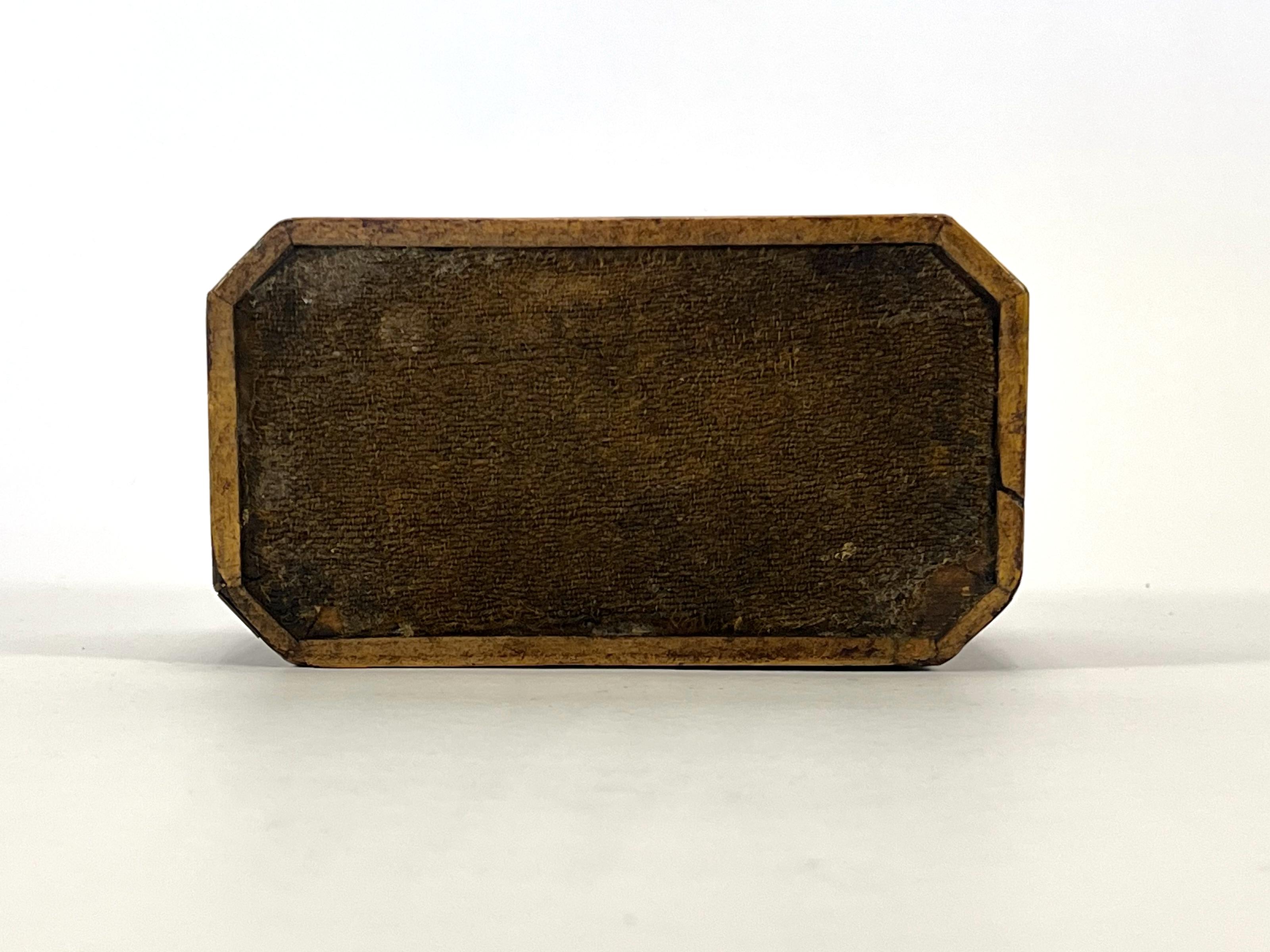 Ancienne boîte à thé en loupe d'if géorgienne du 18e siècle - Elegance, boîte en bois naturel en vente 8