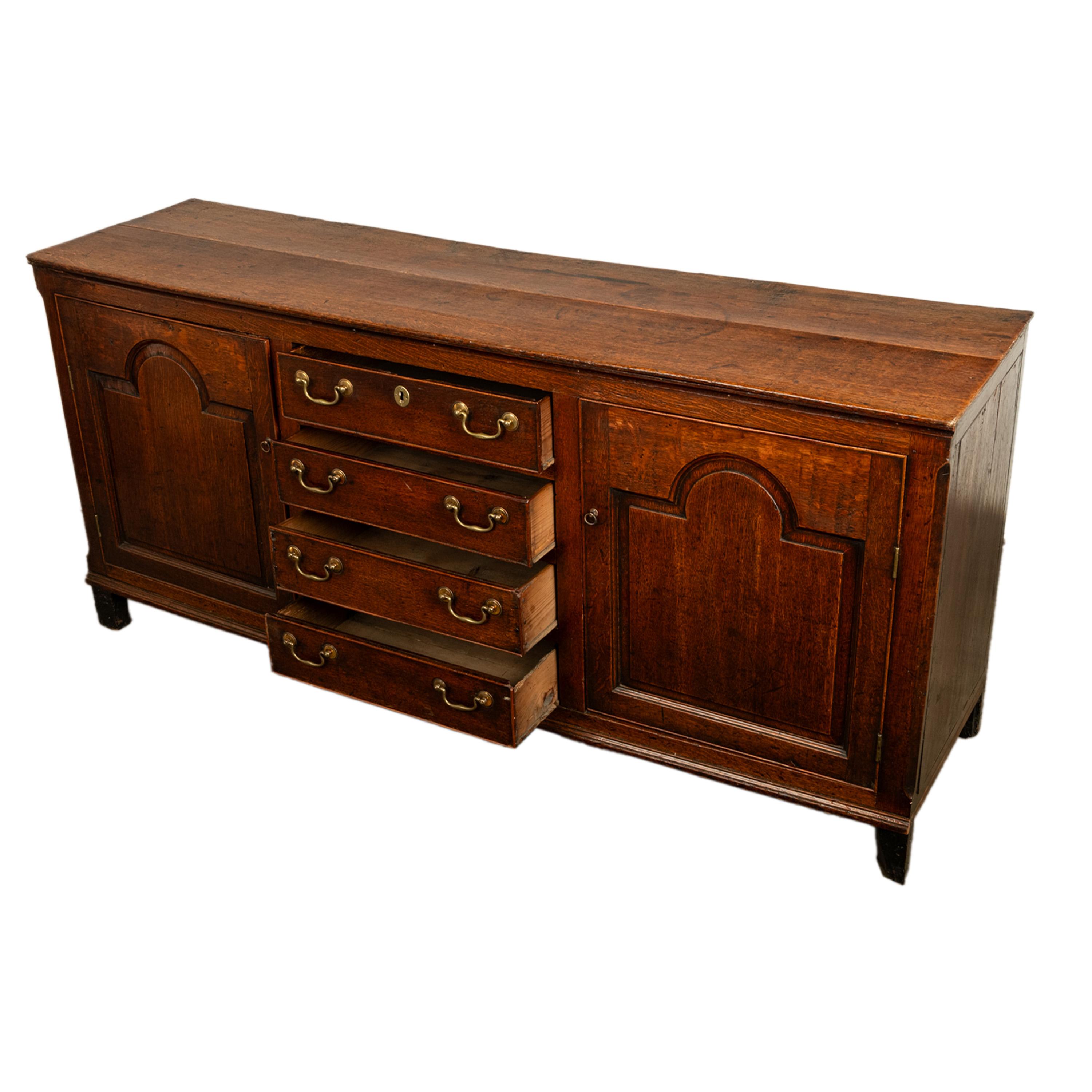 Ancienne commode de style géorgien du 18ème siècle en chêne, 4 tiroirs, 1790 en vente 3