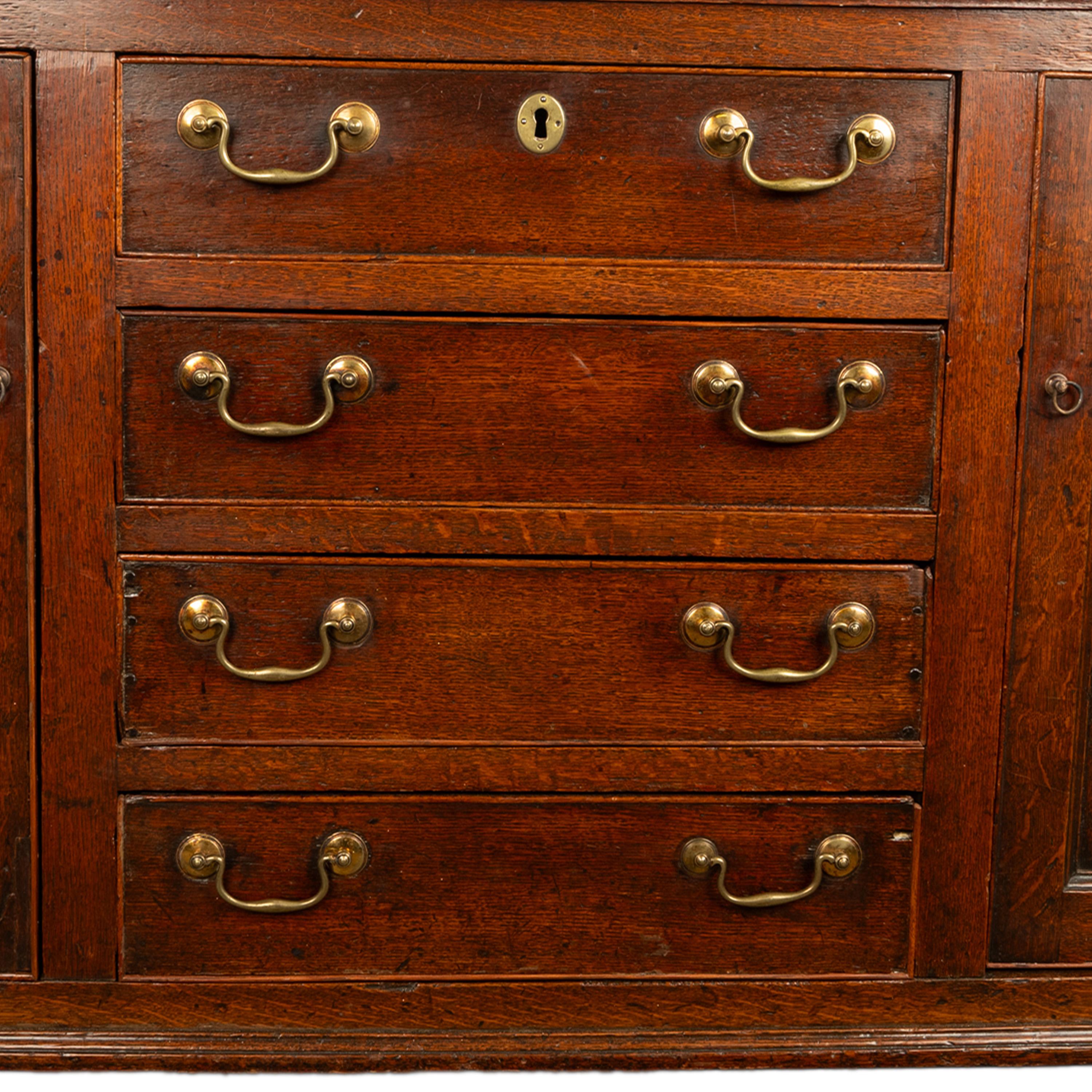 Ancienne commode de style géorgien du 18ème siècle en chêne, 4 tiroirs, 1790 en vente 7