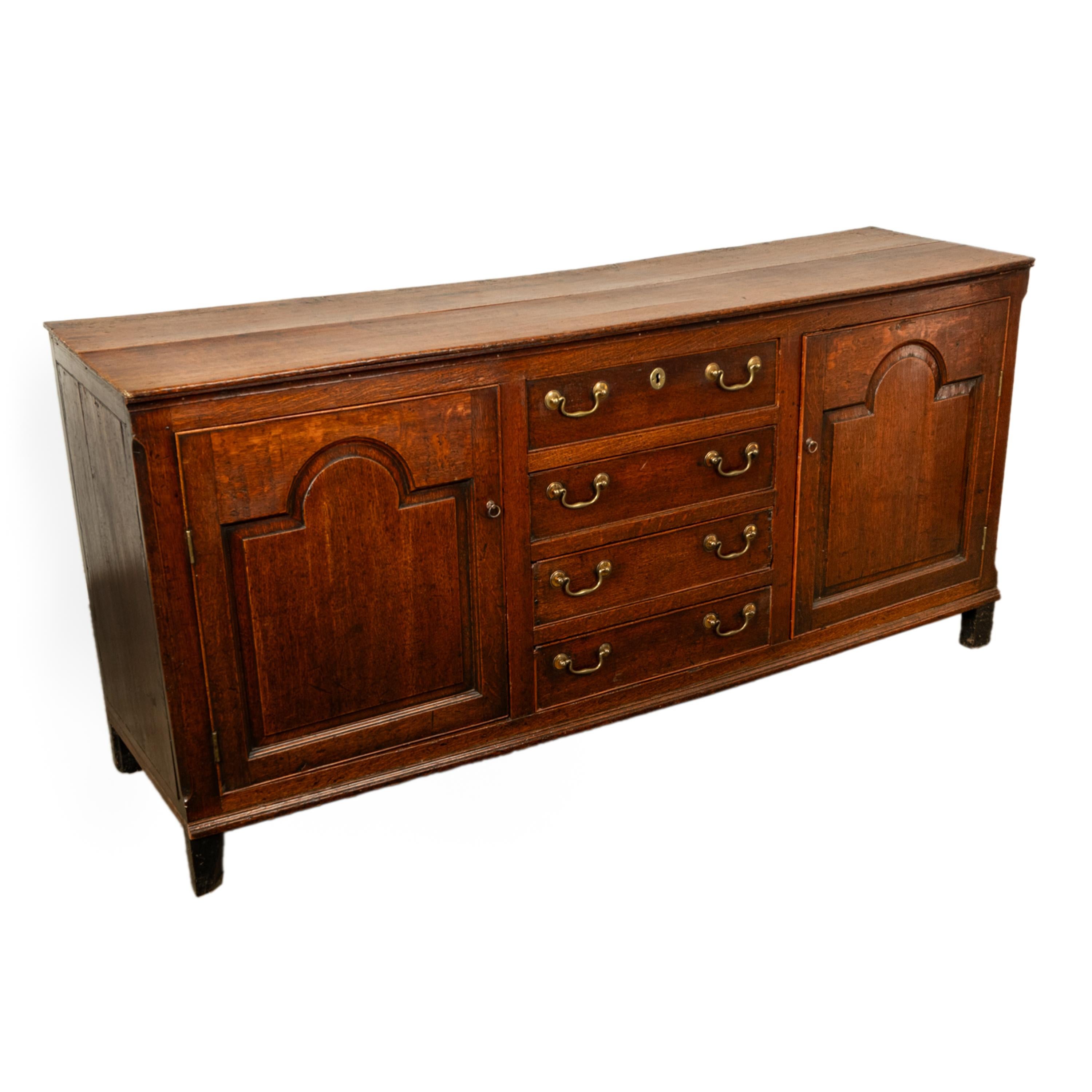 Anglais Ancienne commode de style géorgien du 18ème siècle en chêne, 4 tiroirs, 1790 en vente