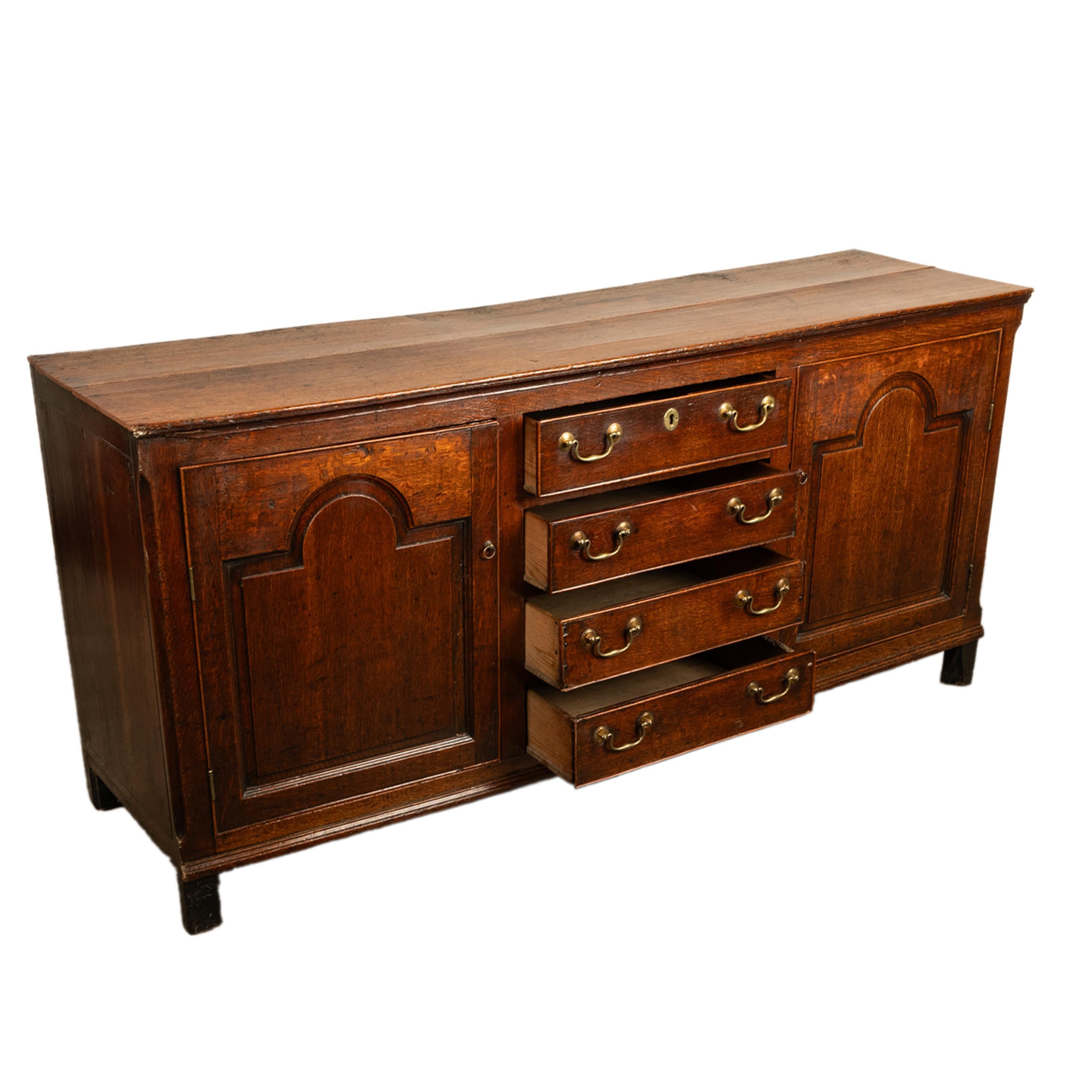Menuiserie Ancienne commode de style géorgien du 18ème siècle en chêne, 4 tiroirs, 1790 en vente