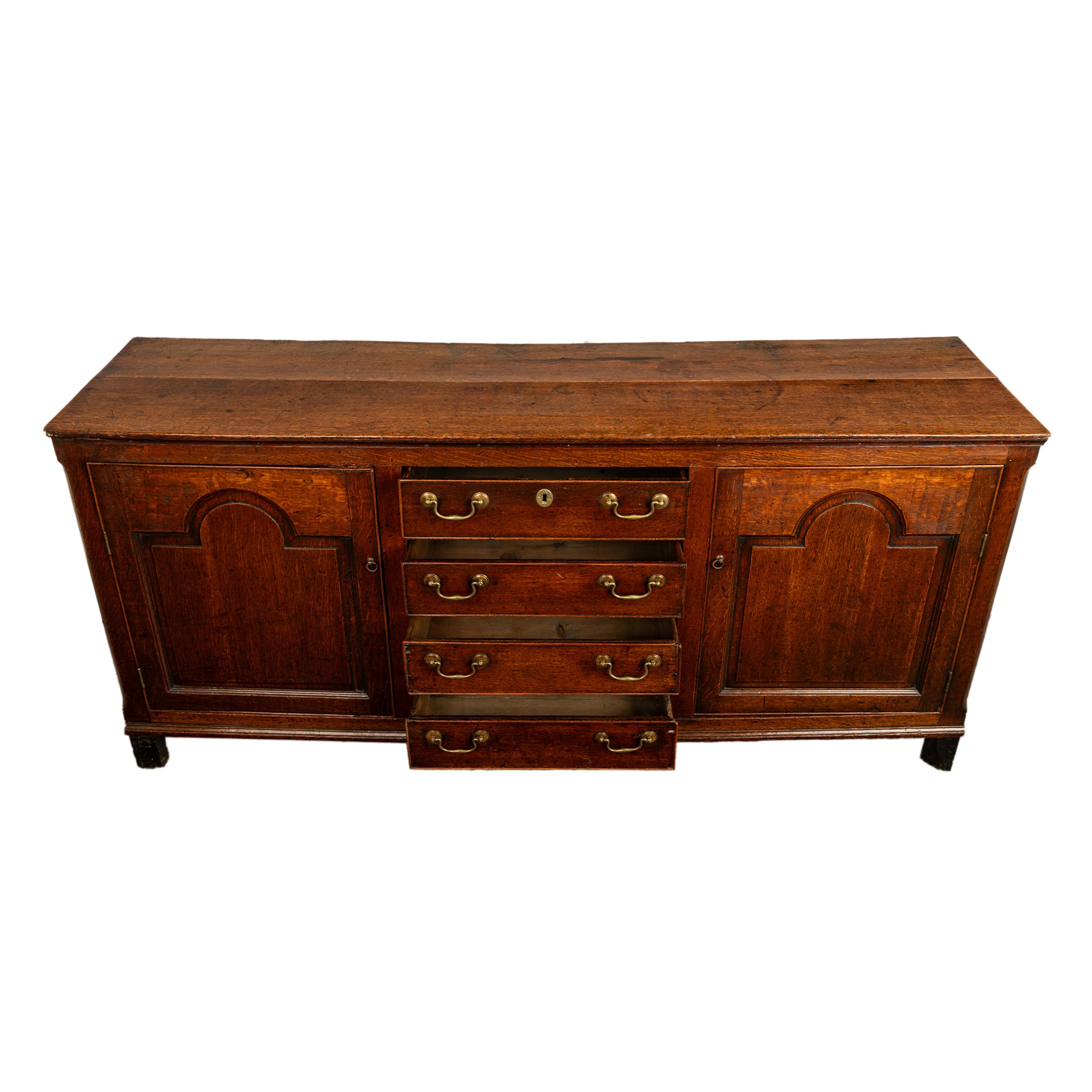 Fin du XVIIIe siècle Ancienne commode de style géorgien du 18ème siècle en chêne, 4 tiroirs, 1790 en vente