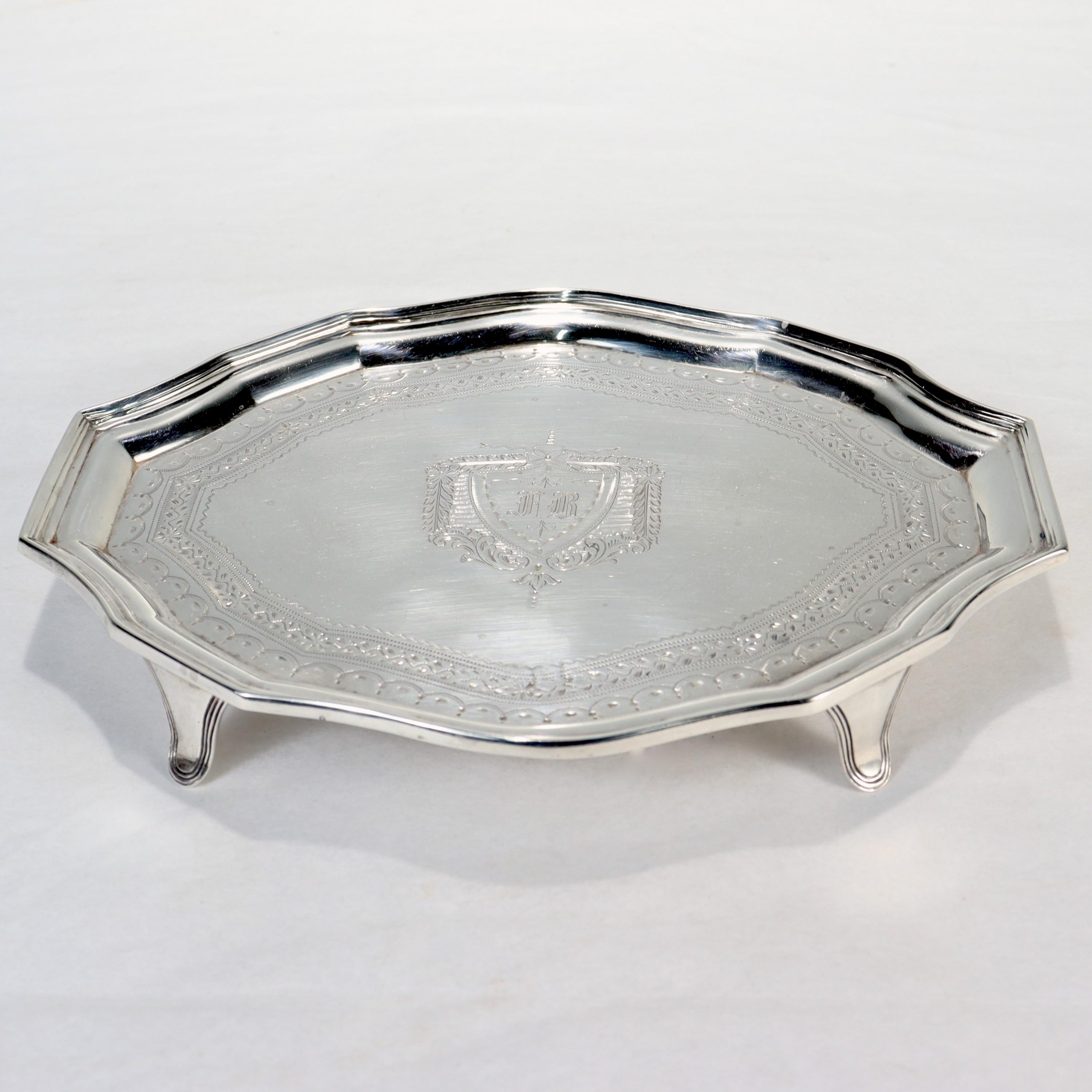 Georgien Plateau Salver anglais ancien en argent sterling de style géorgien du 18ème siècle daté de 1740 en vente