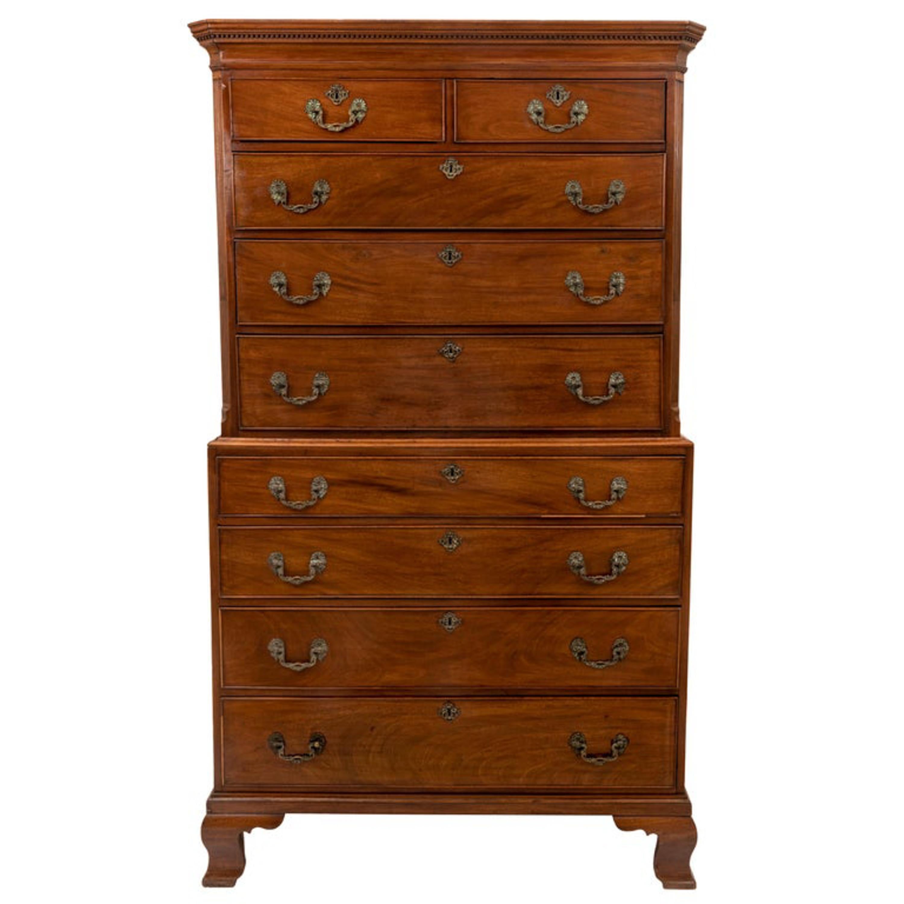 A fine quality George III flame mahogany chest on chest/tallboy, circa 1760.
This elegant Georgian mahogany chest on chest is of the finest quality and is made from solid Cuban flame mahogany. The chest in two sections; the top having a stepped