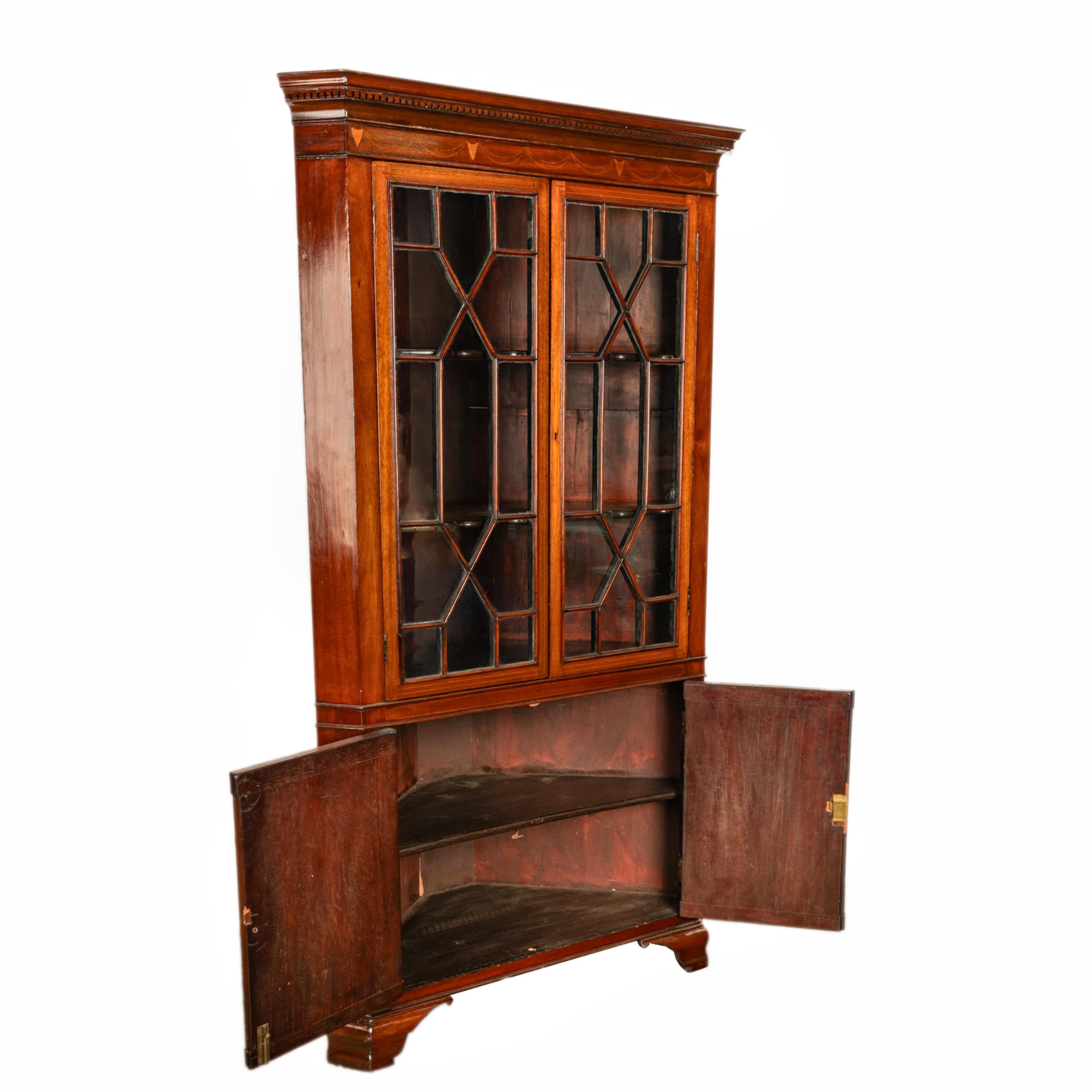 Antique 18th Century Georgian Inlaid Mahogany Freestanding Corner Cabinet 1790 In Good Condition For Sale In Portland, OR