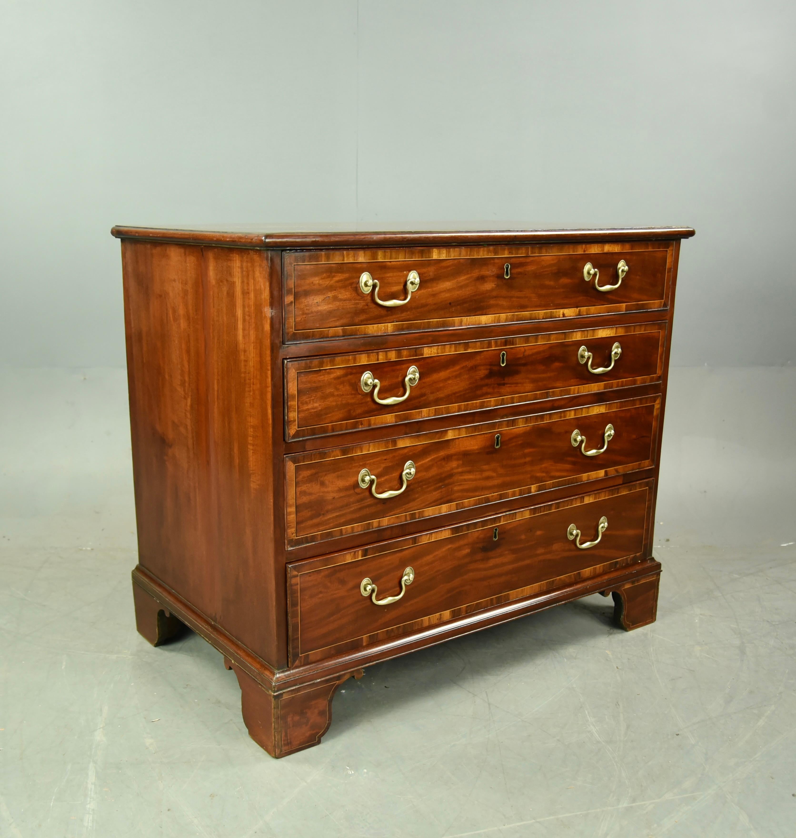 Antique 18th century Georgian mahogany Gentleman's chest of drawers commode  In Good Condition For Sale In Chelmsford, GB